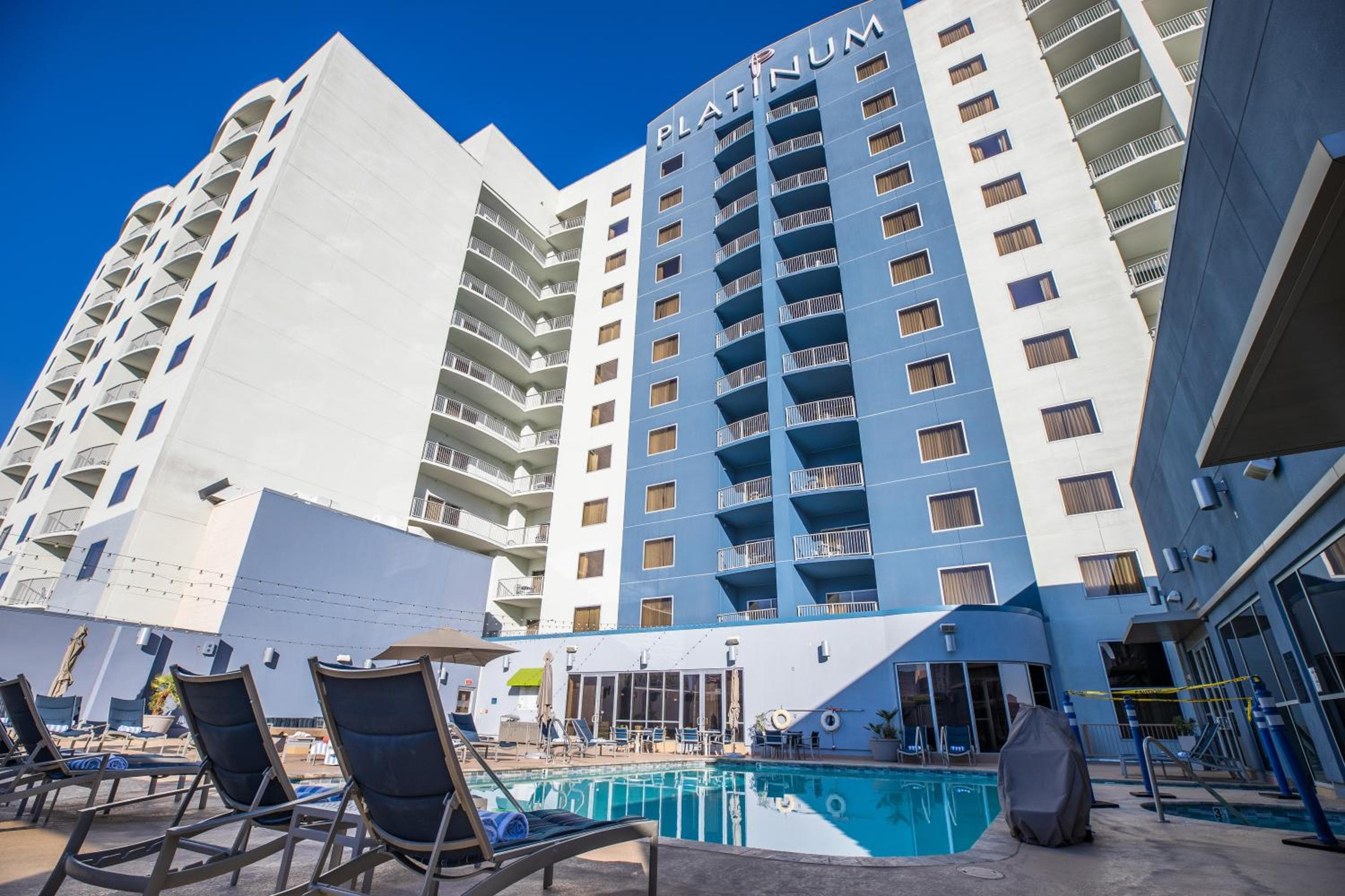 Suite Penthouse de 2100 pies cuadrados con vistas al Strip. GIMNASIO EN LA PISCINA — 1