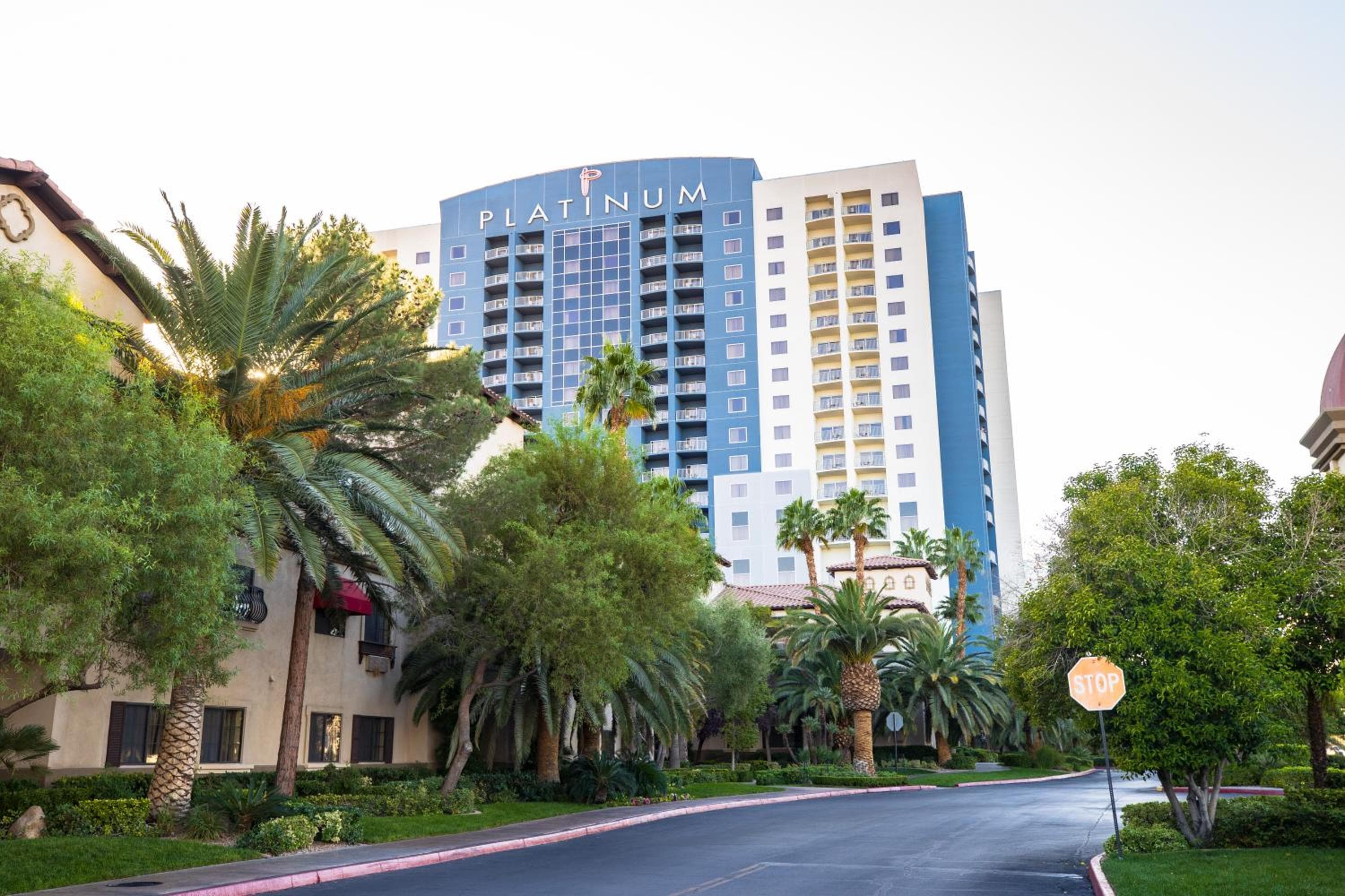 Suite Penthouse de 2100 pies cuadrados con vistas al Strip. GIMNASIO EN LA PISCINA — 6