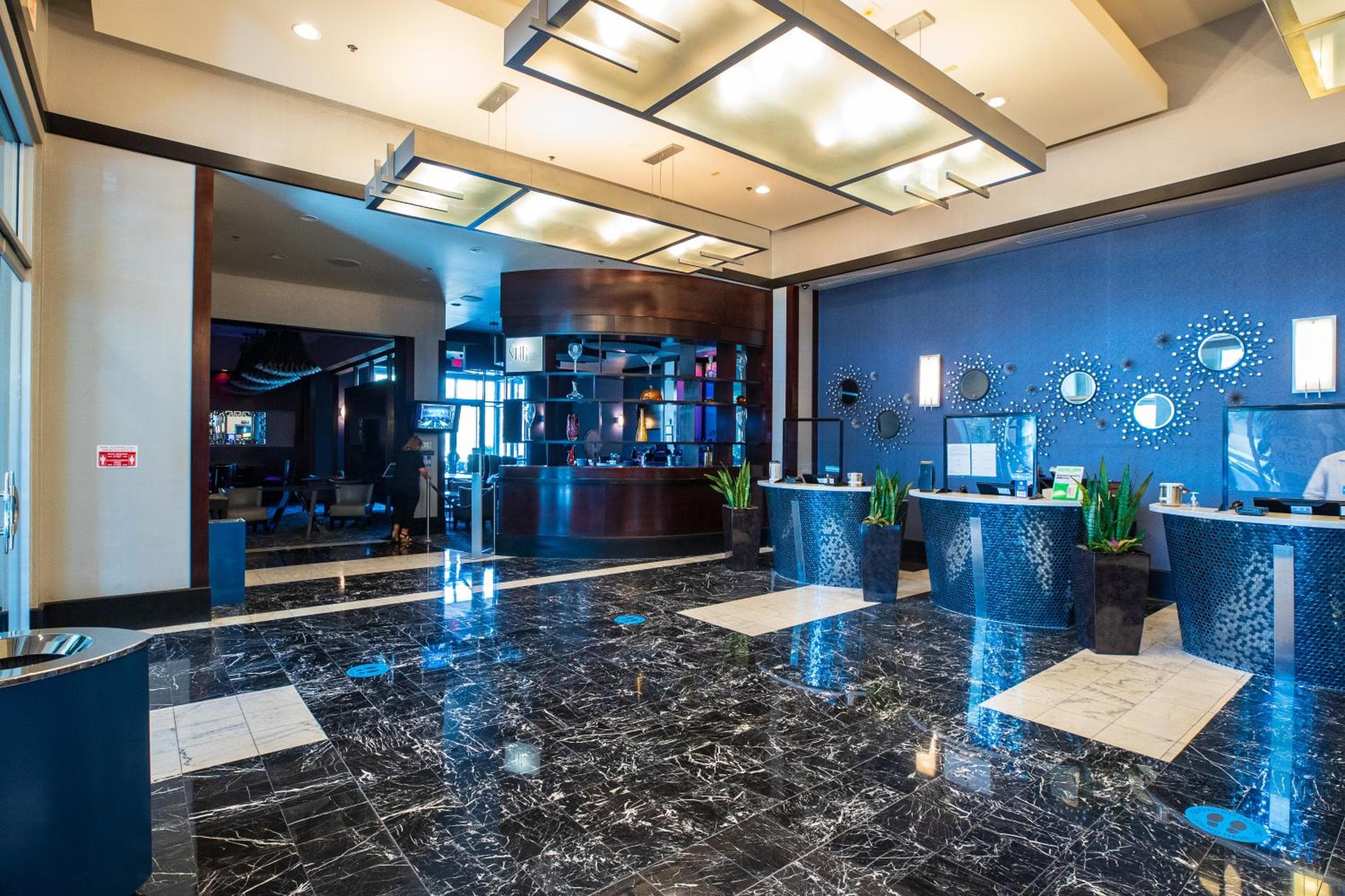 Suite Penthouse de 2100 pies cuadrados con vistas al Strip. GIMNASIO EN LA PISCINA — 11