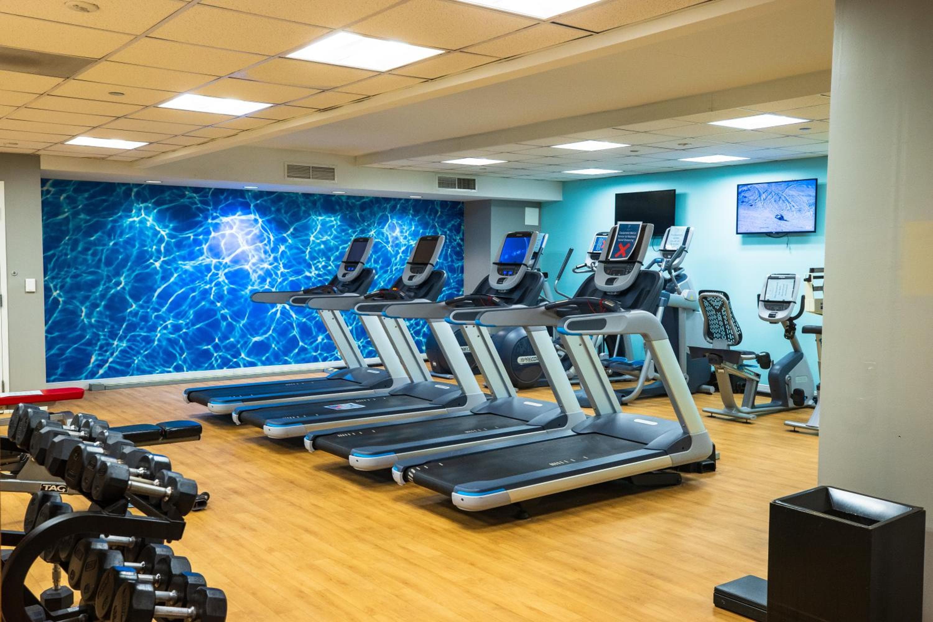 Suite Penthouse de 2100 pies cuadrados con vistas al Strip. GIMNASIO EN LA PISCINA — 9