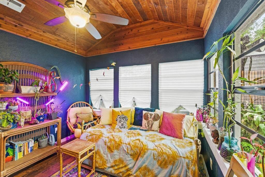 Zen Jungle House by Busch Gardens Sleeps 12 with Outdoor Games & Detached Play Space! — 16