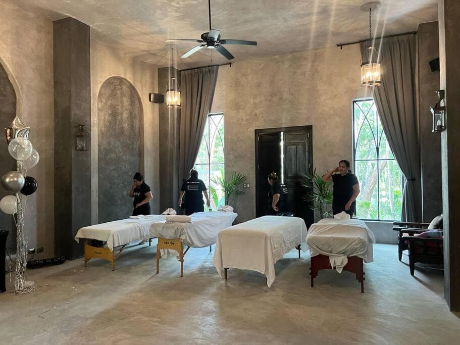 Casa Halo - Mansión LUX, piscina, Sonos, gimnasio, billar y personal — 16