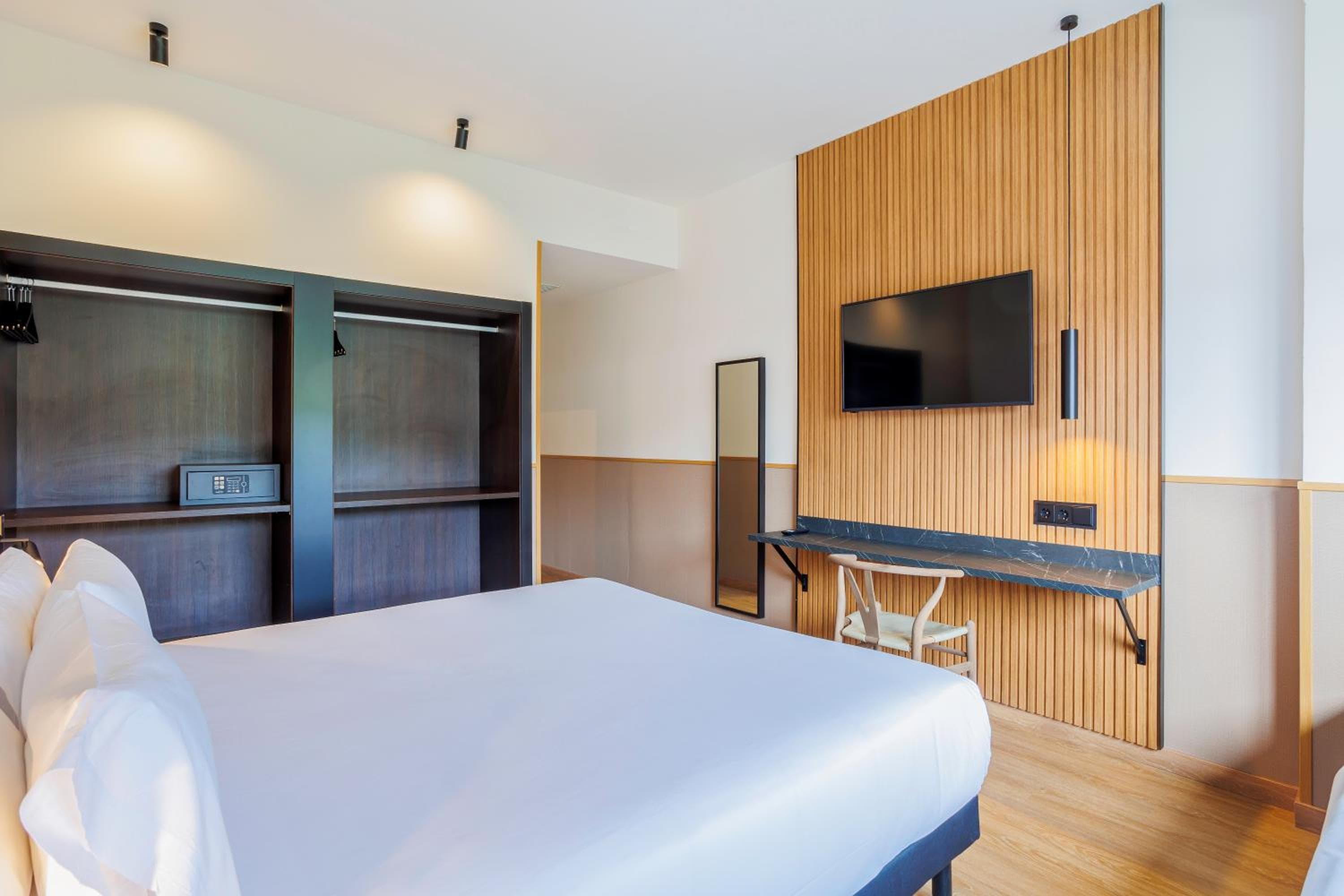 Hotel Acta Madfor — 9