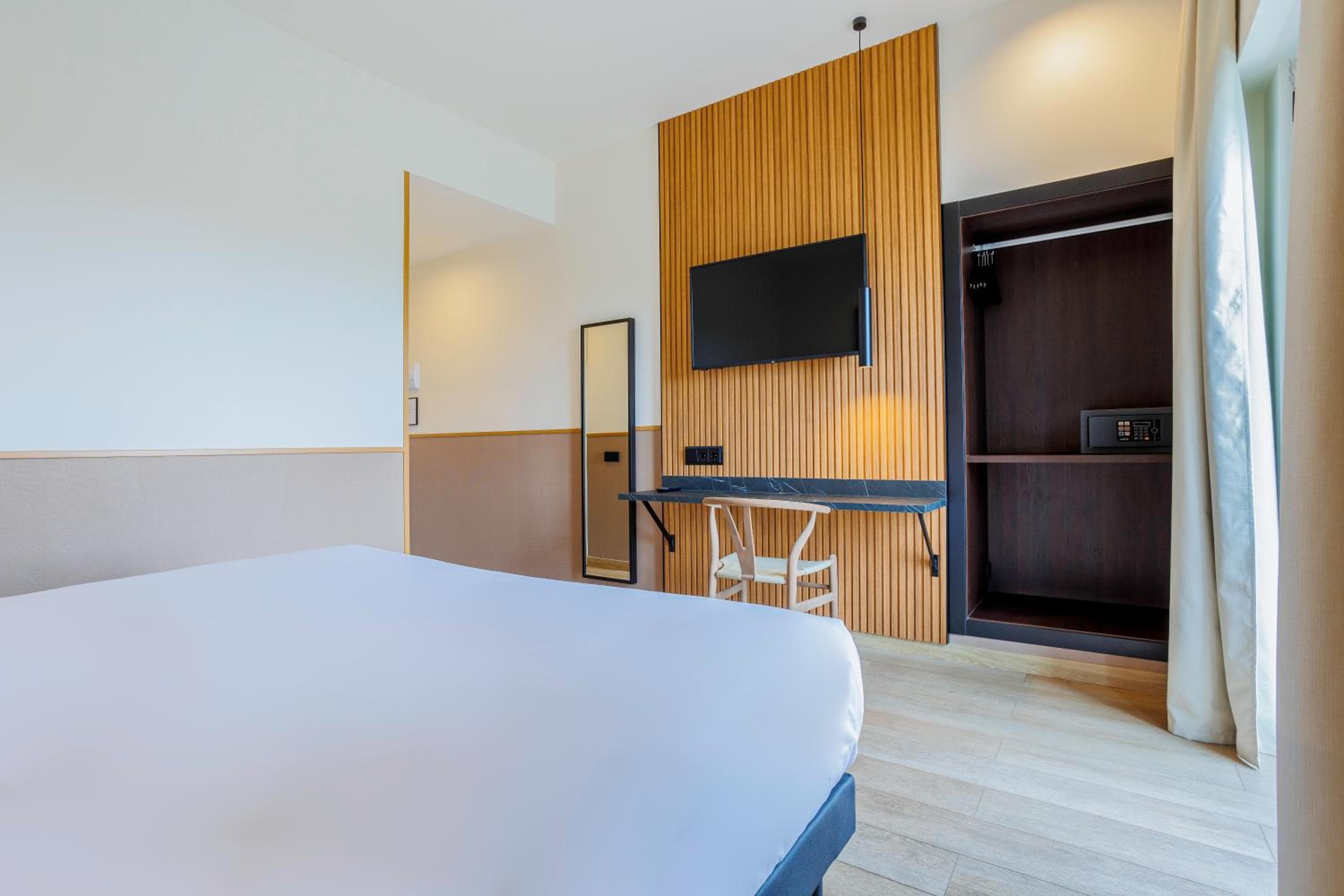 Hotel Acta Madfor — 23