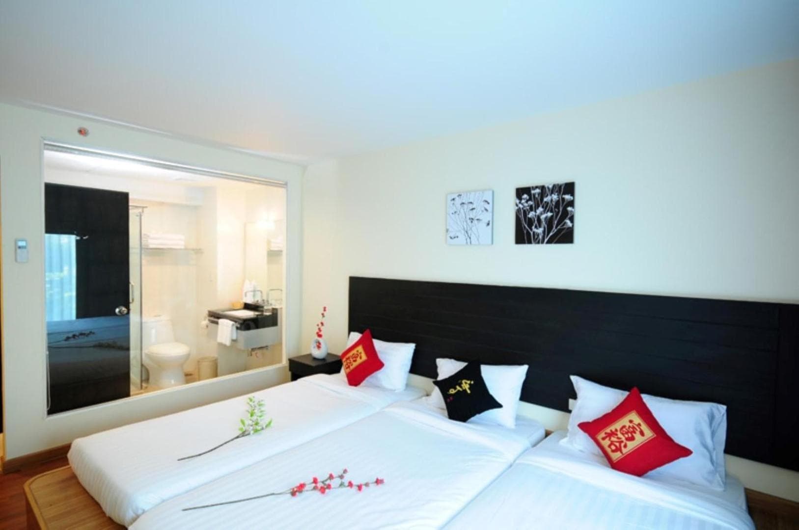 Boss Suites Nana Hotel — 4