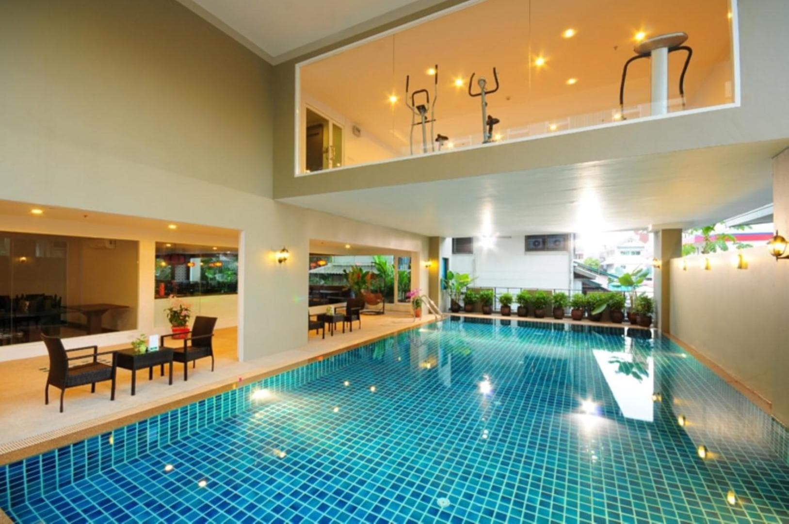 Boss Suites Nana Hotel — 3