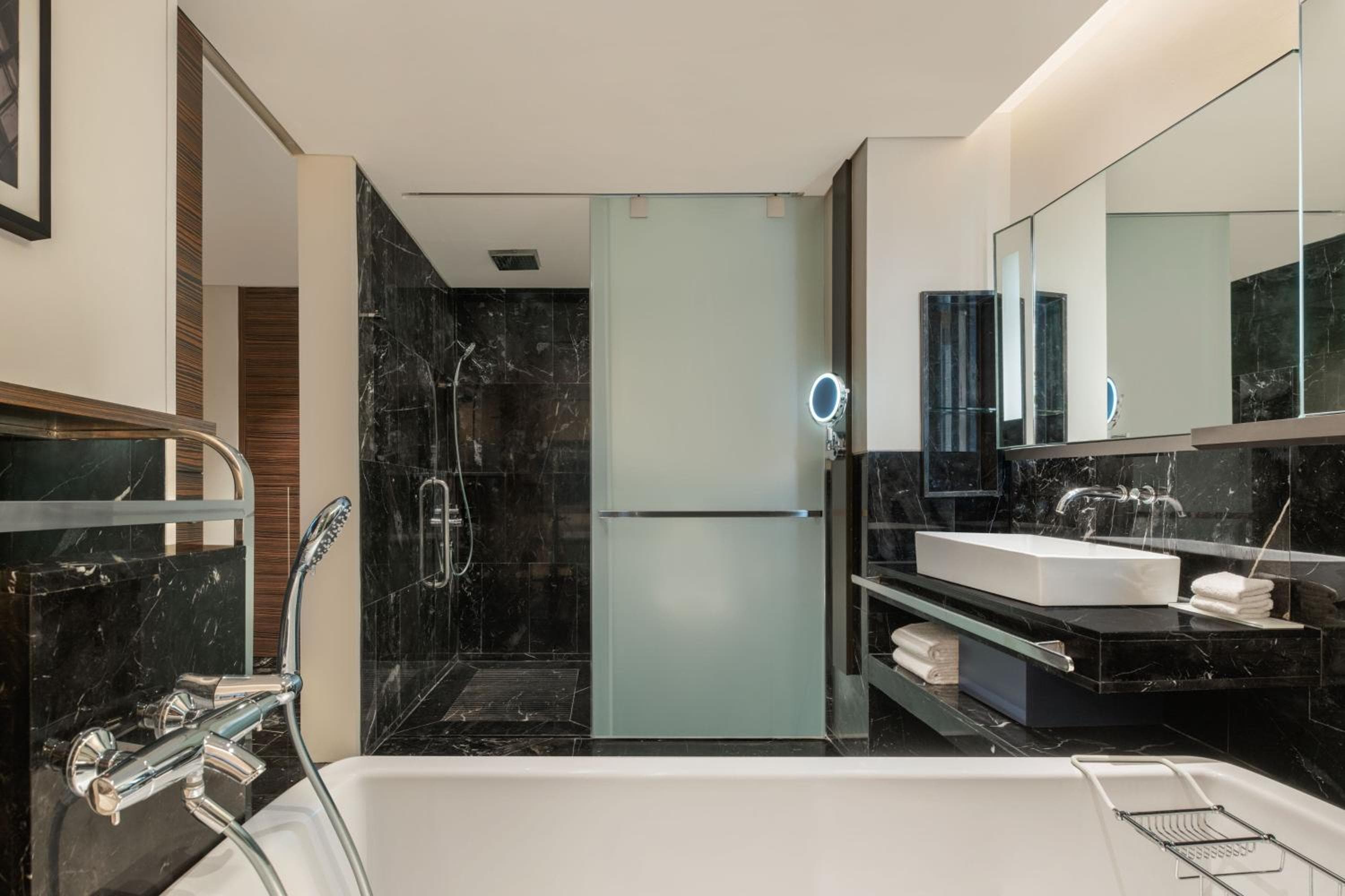 Le Meridien Bangkok — 23
