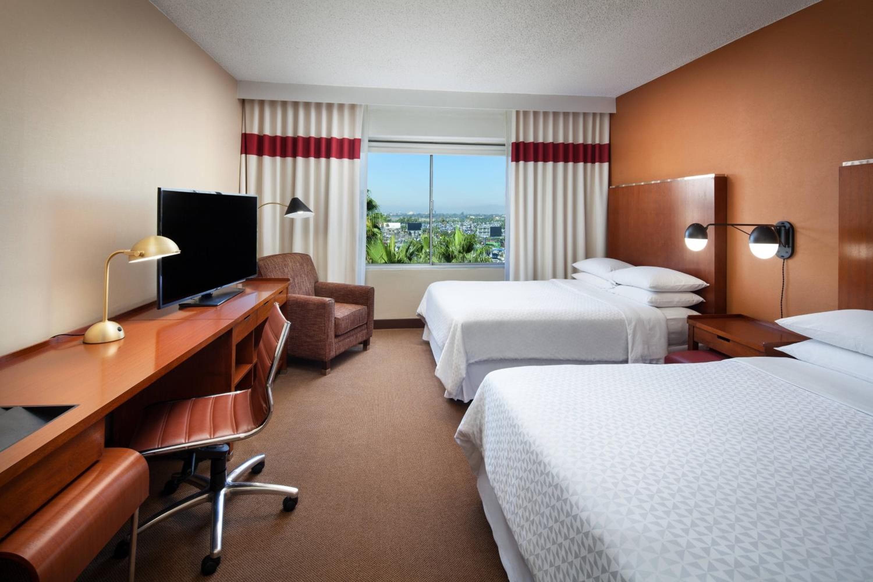 Four Points by Sheraton Aeropuerto Internacional de Los Ángeles — 17