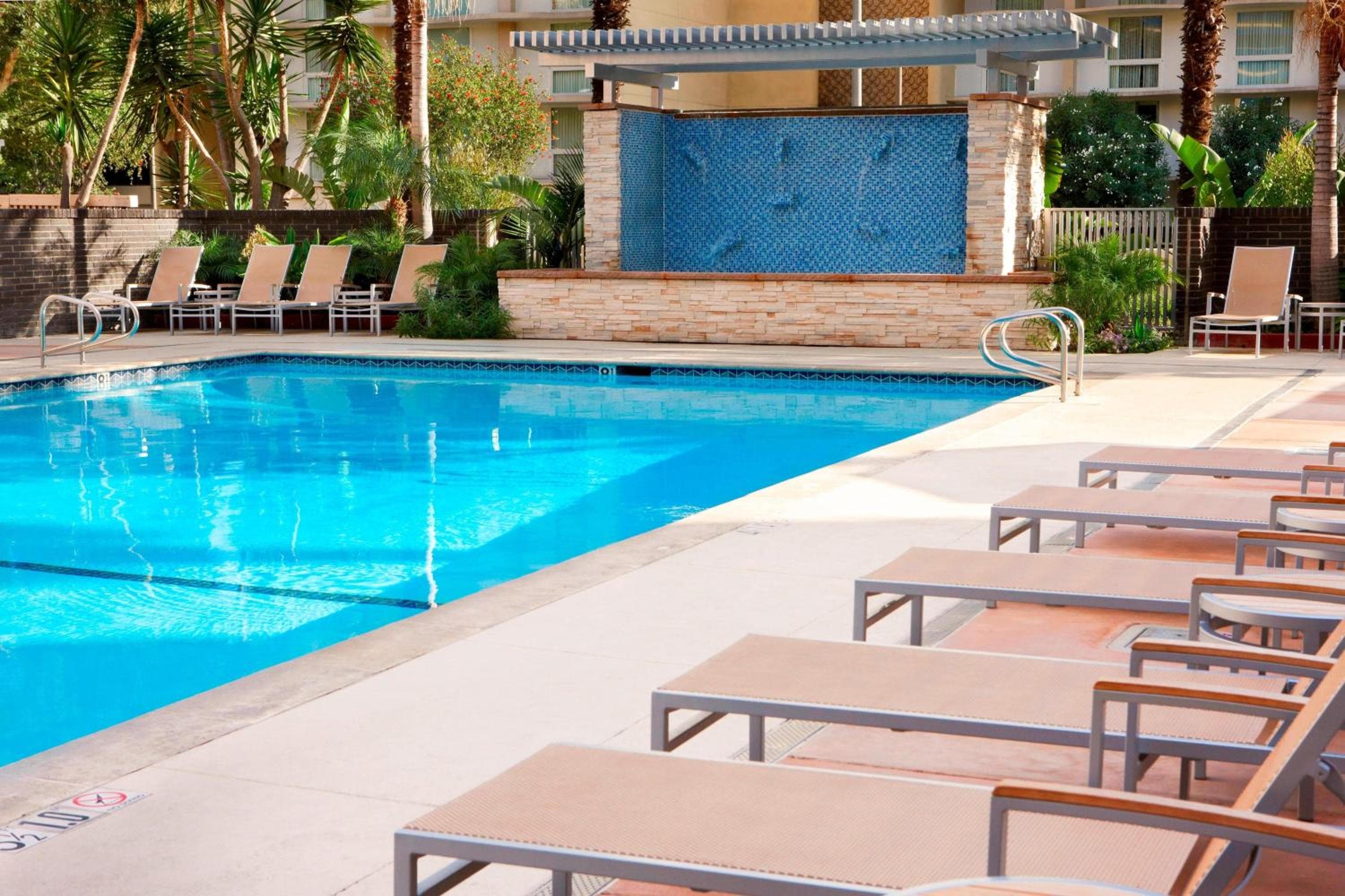 Four Points by Sheraton Los Angeles International Airport — 23