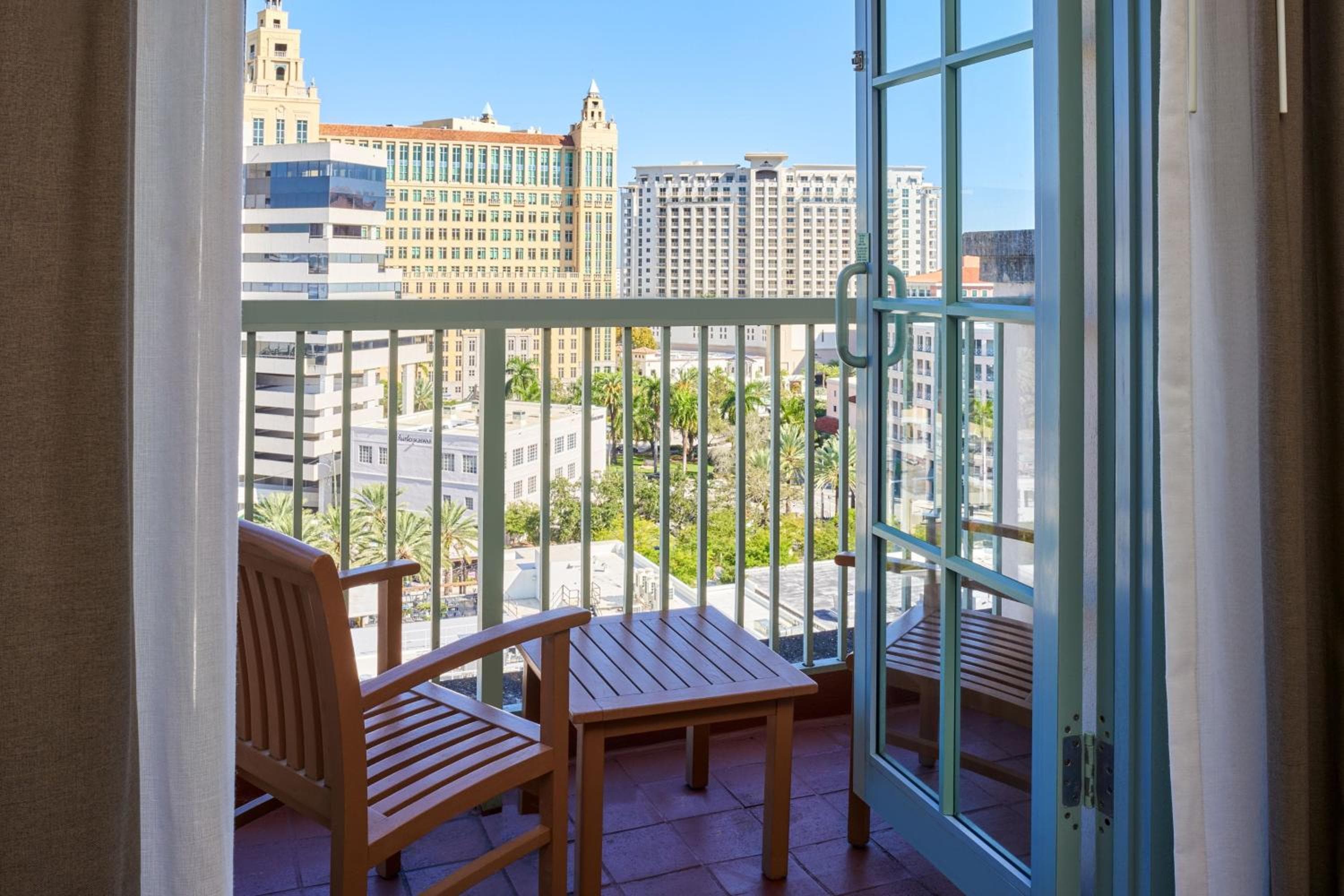 Hotel Colonnade Coral Gables, Collezione di autografi — 13
