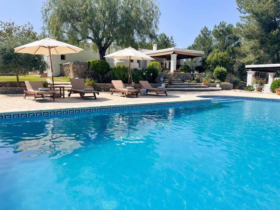 Fully equipped villa with Pool and Gym — 24