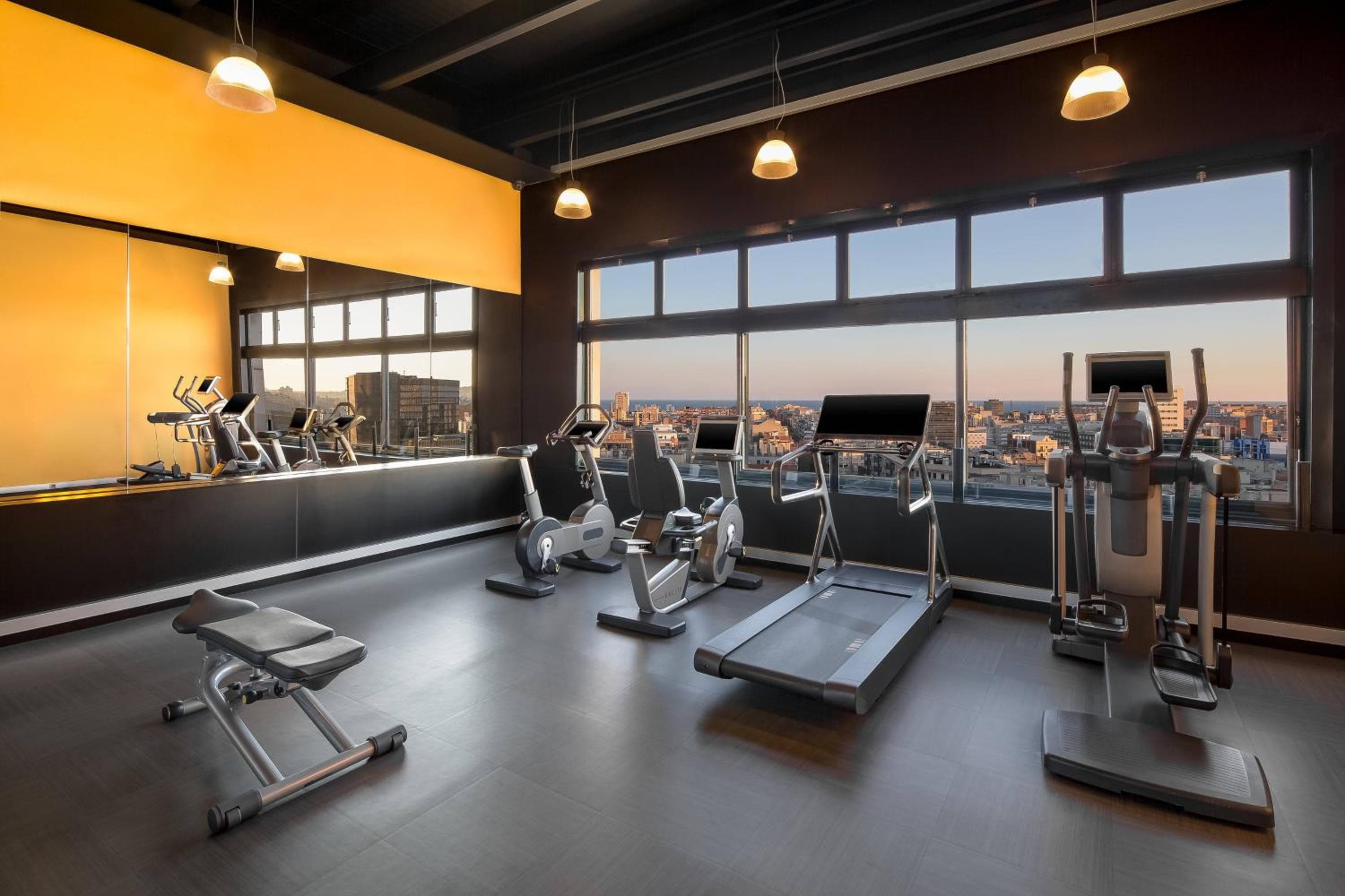 Four Points by Sheraton Barcelona Diagonal — 24