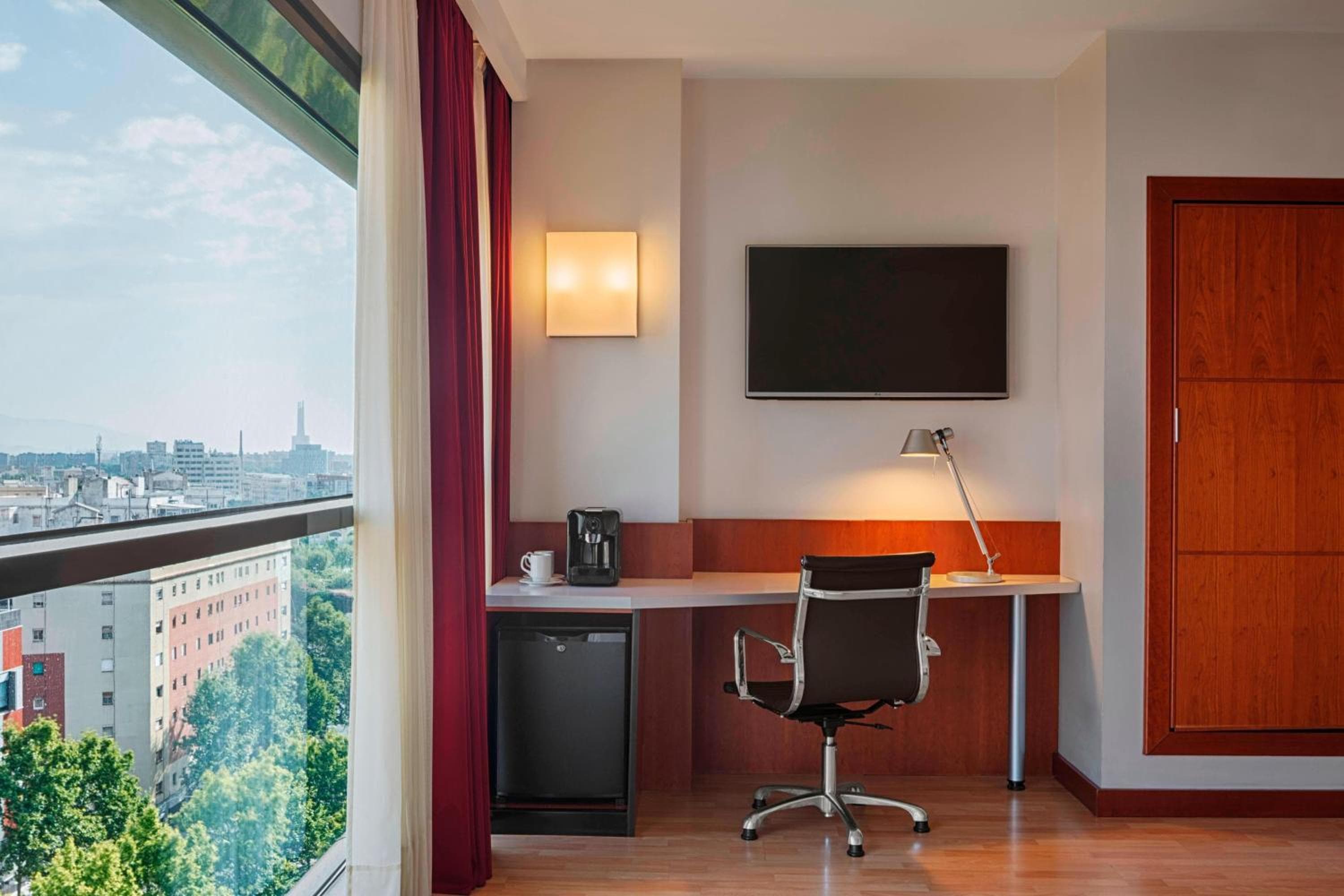 Cuatro Puntos by Sheraton Barcelona Diagonal — 16