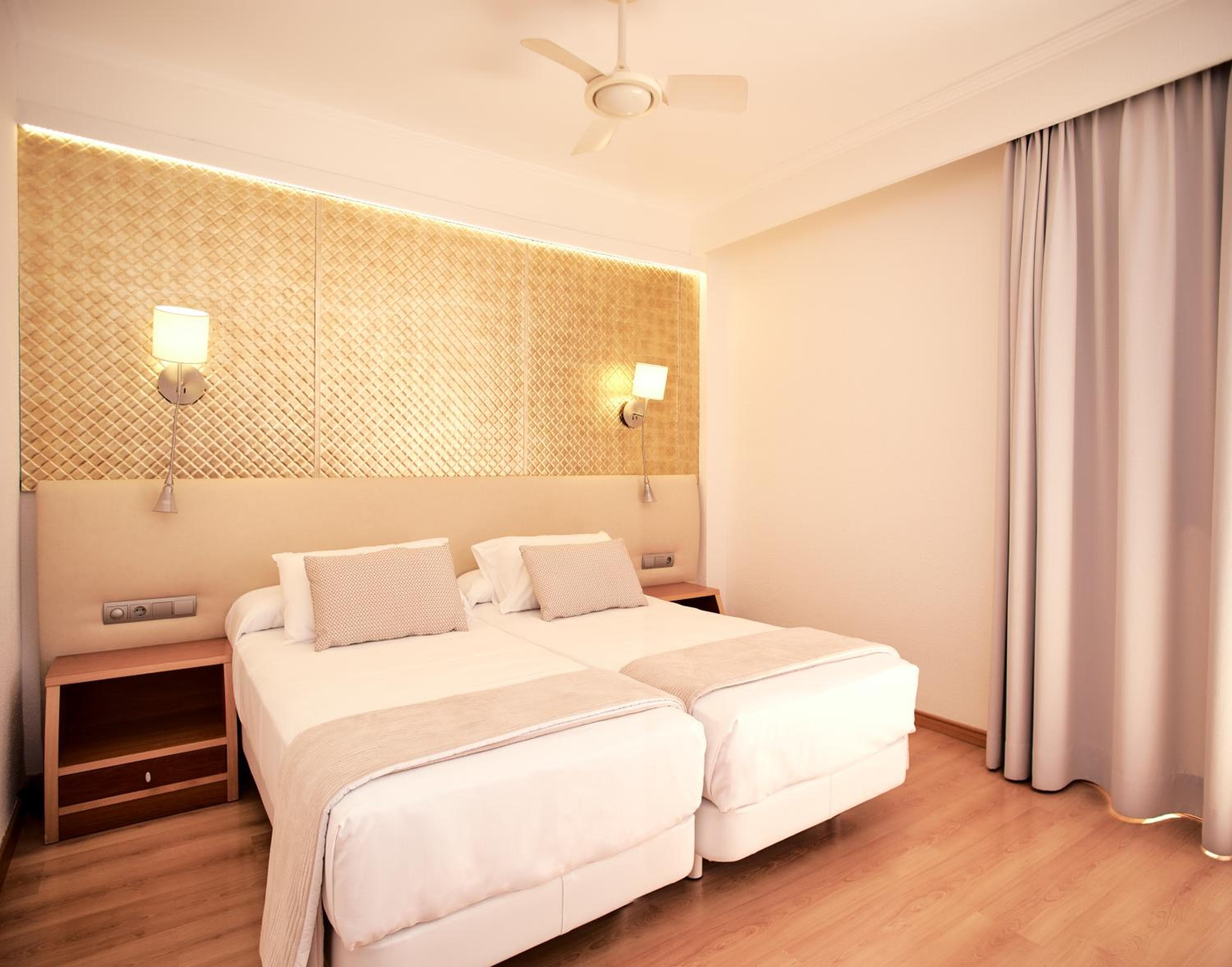 Visita l'Hotel La Cala — 27
