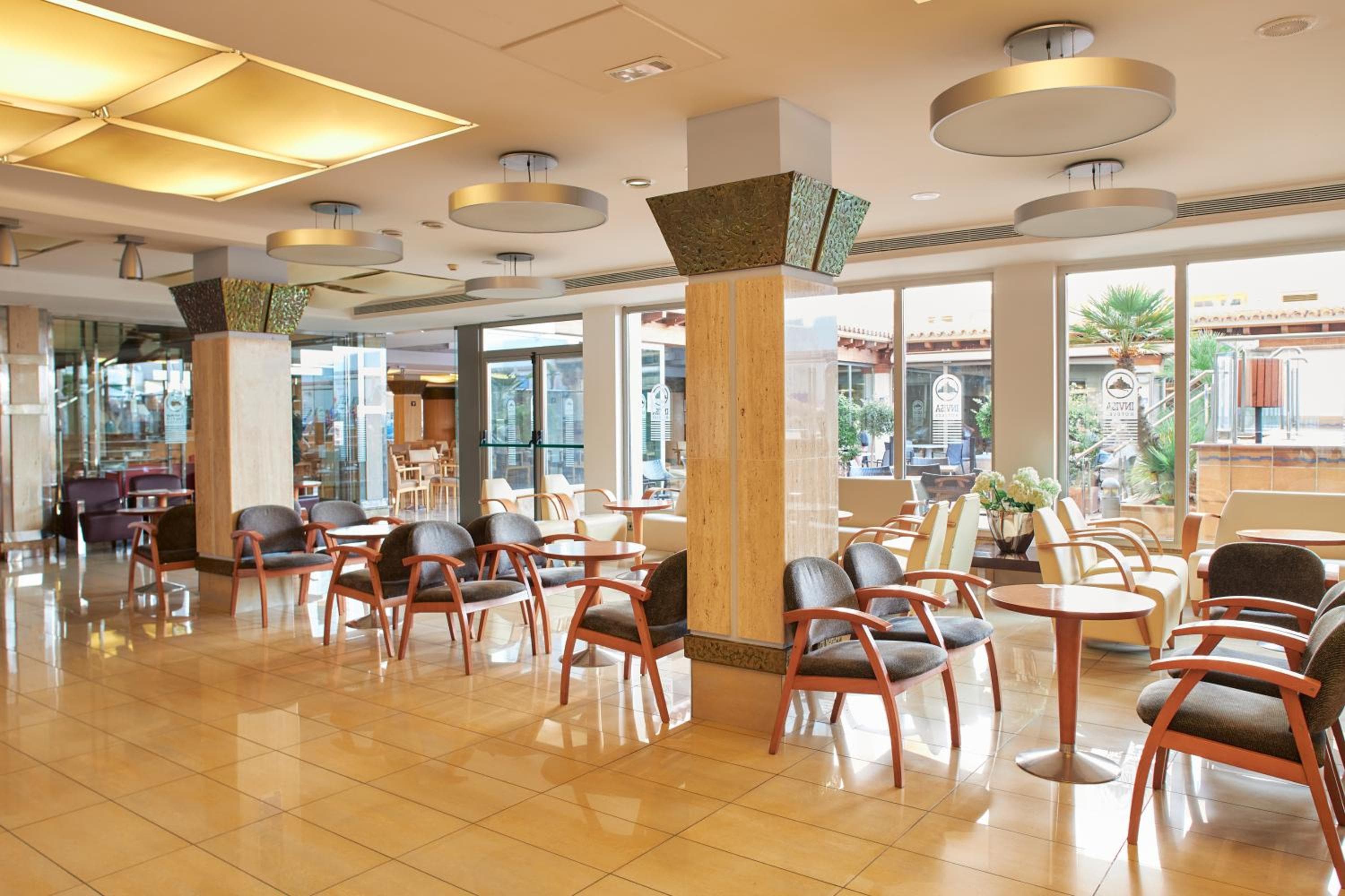 Visita l'Hotel La Cala — 28
