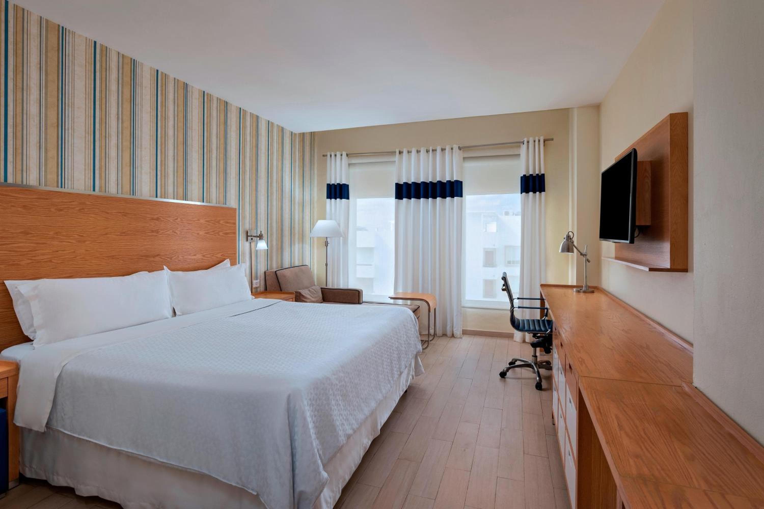 Four Points by Sheraton Cancun Centro — 6