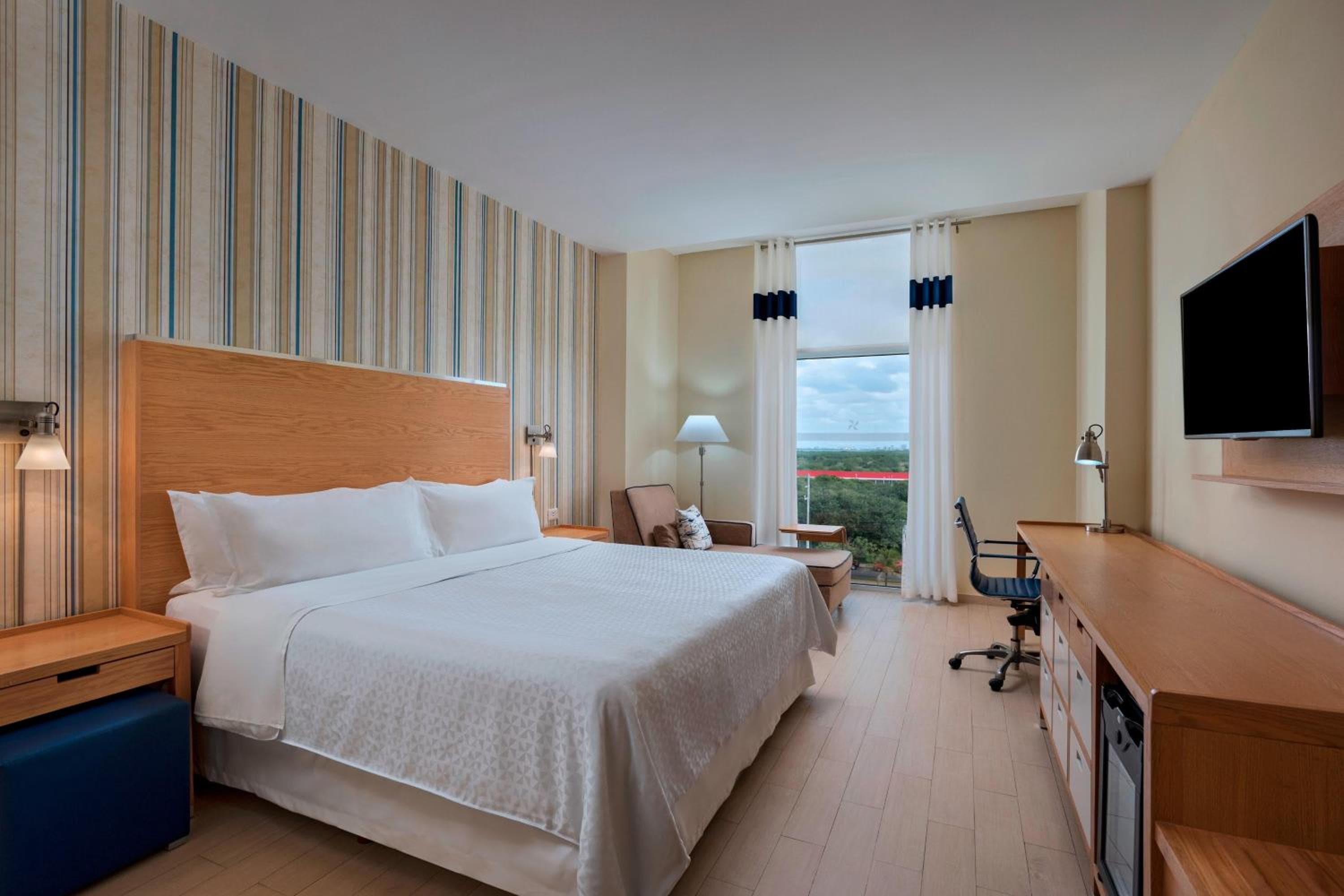 Four Points by Sheraton Cancun Centro — 7