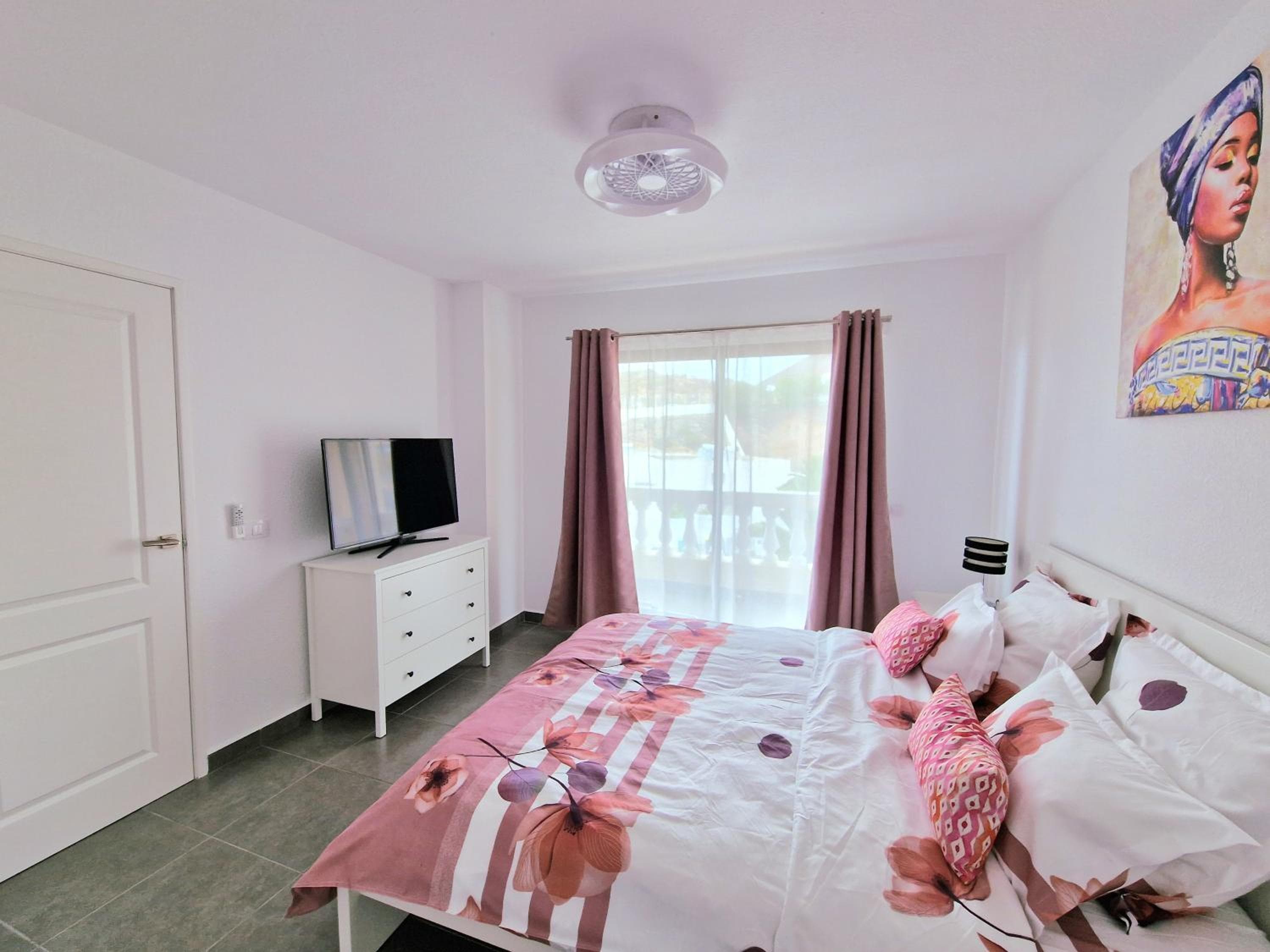 RHEA CALISTA Apartament — 2