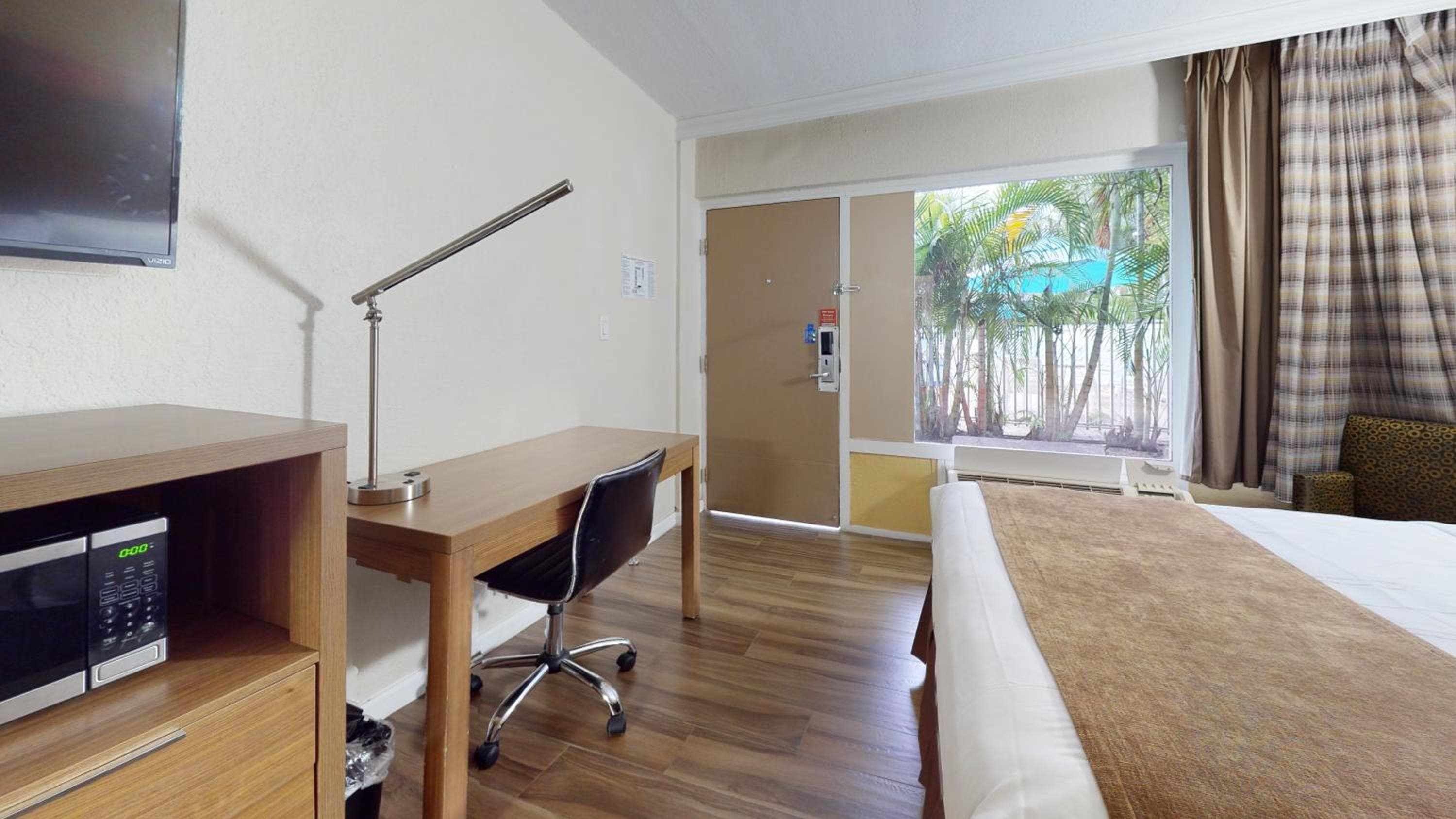 Rodeway Inn & Suites Fort Lauderdale Airport & Cruise Port — 7