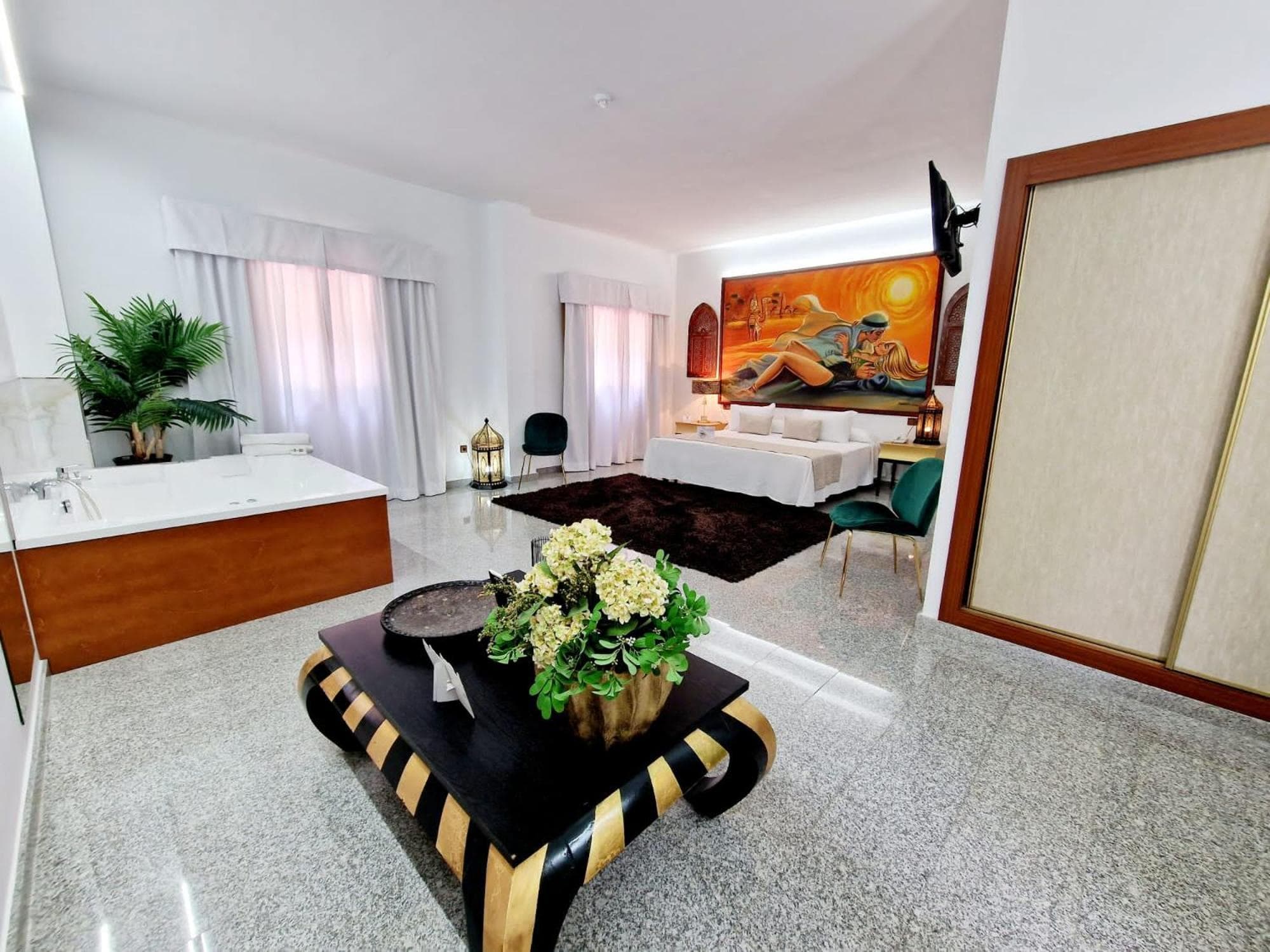 Hotel Plaza Del Castillo — 3