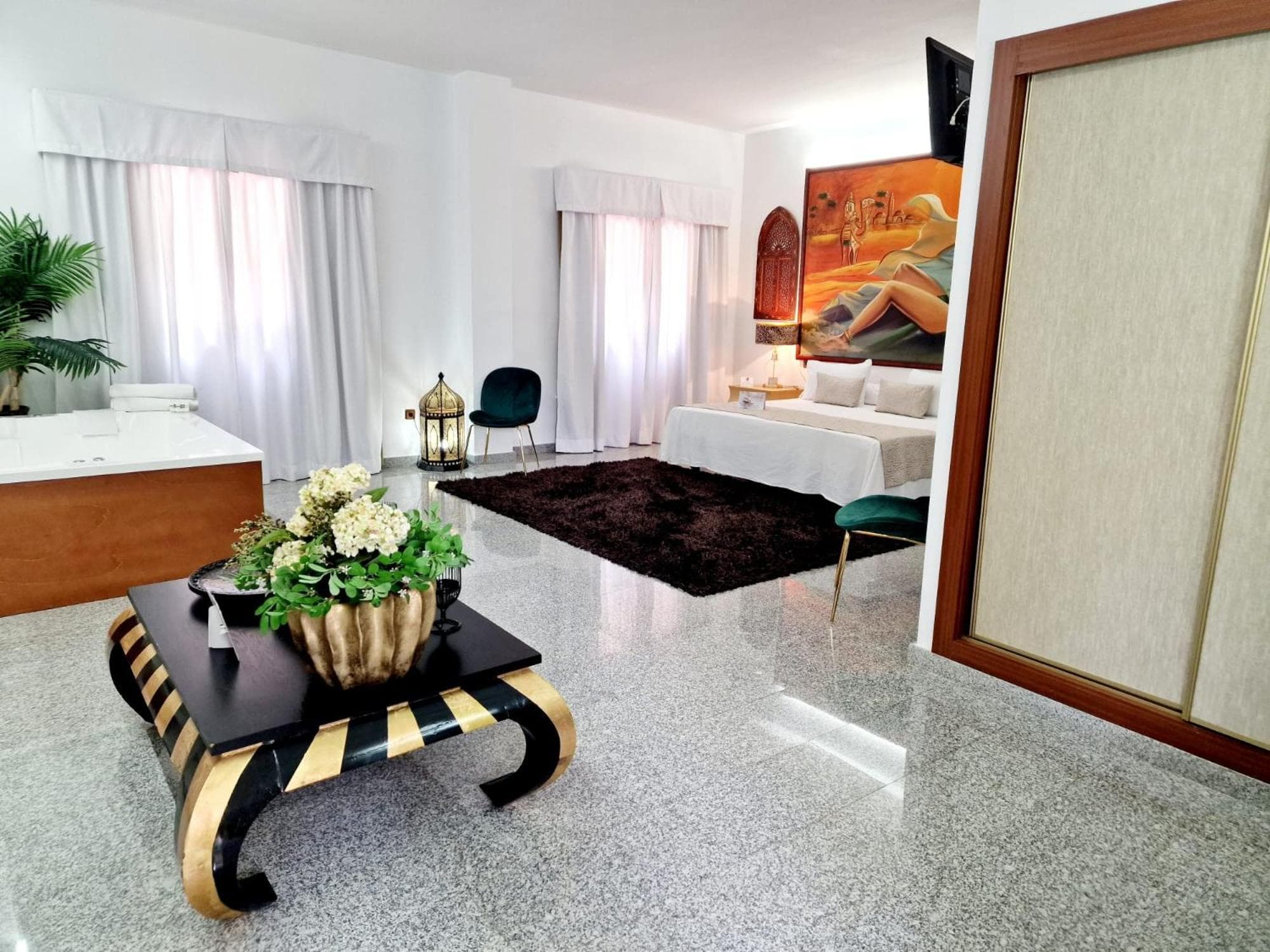 Hotel Plaza Del Castillo — 25