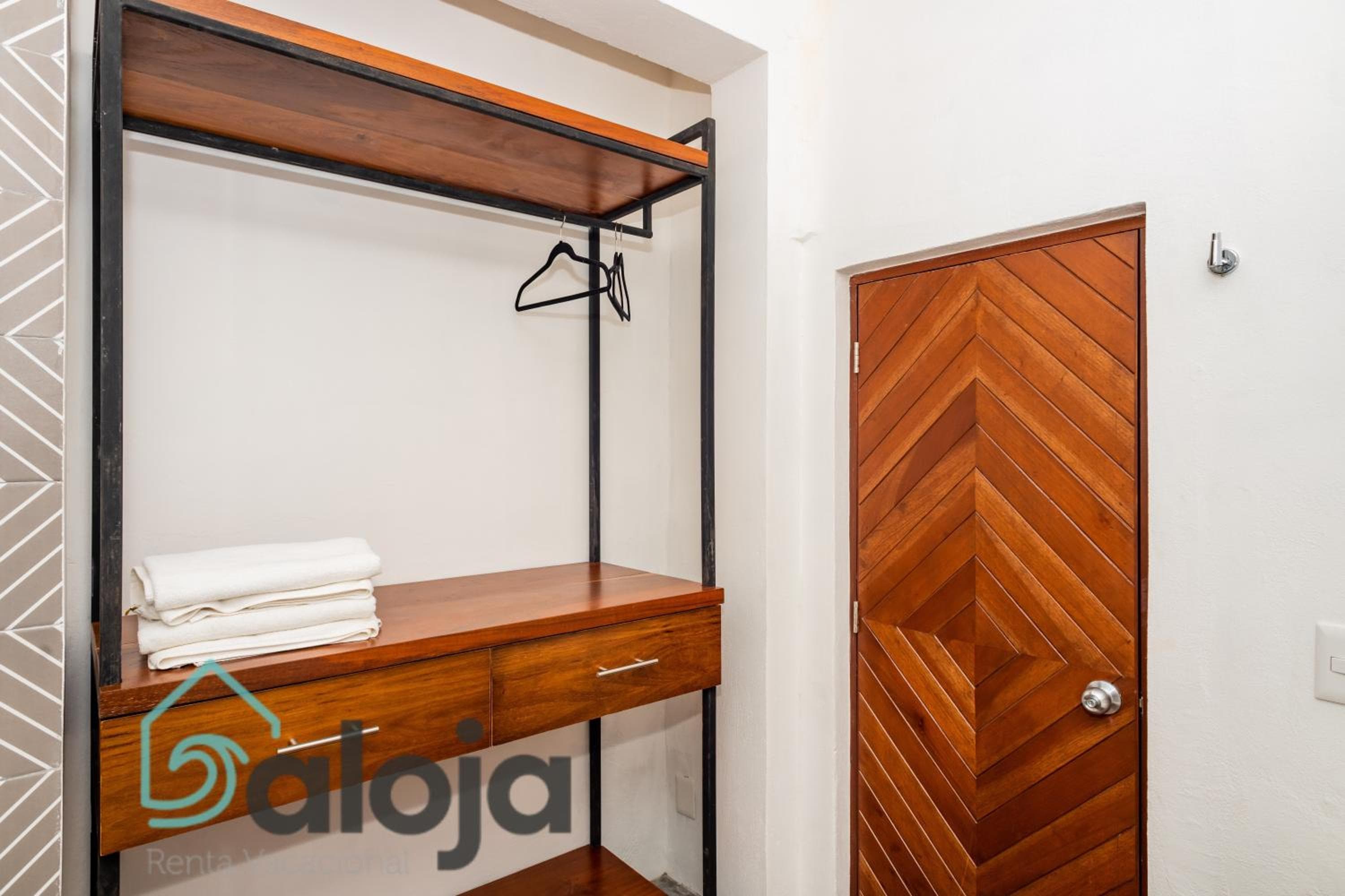 VIca Guest House Cancun - By Aloja RV — 12