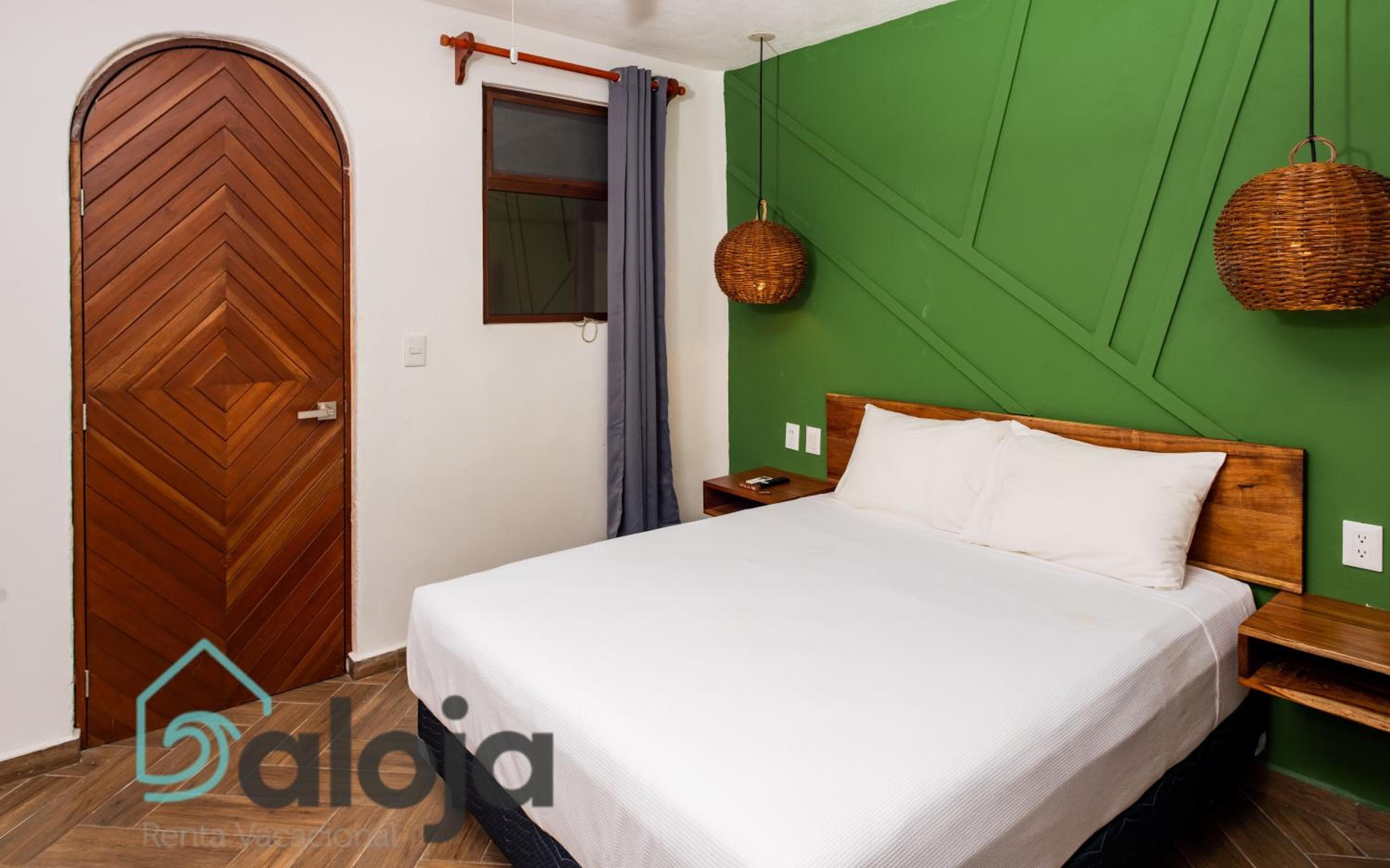 VIca Guest House Cancun - By Aloja RV — 7