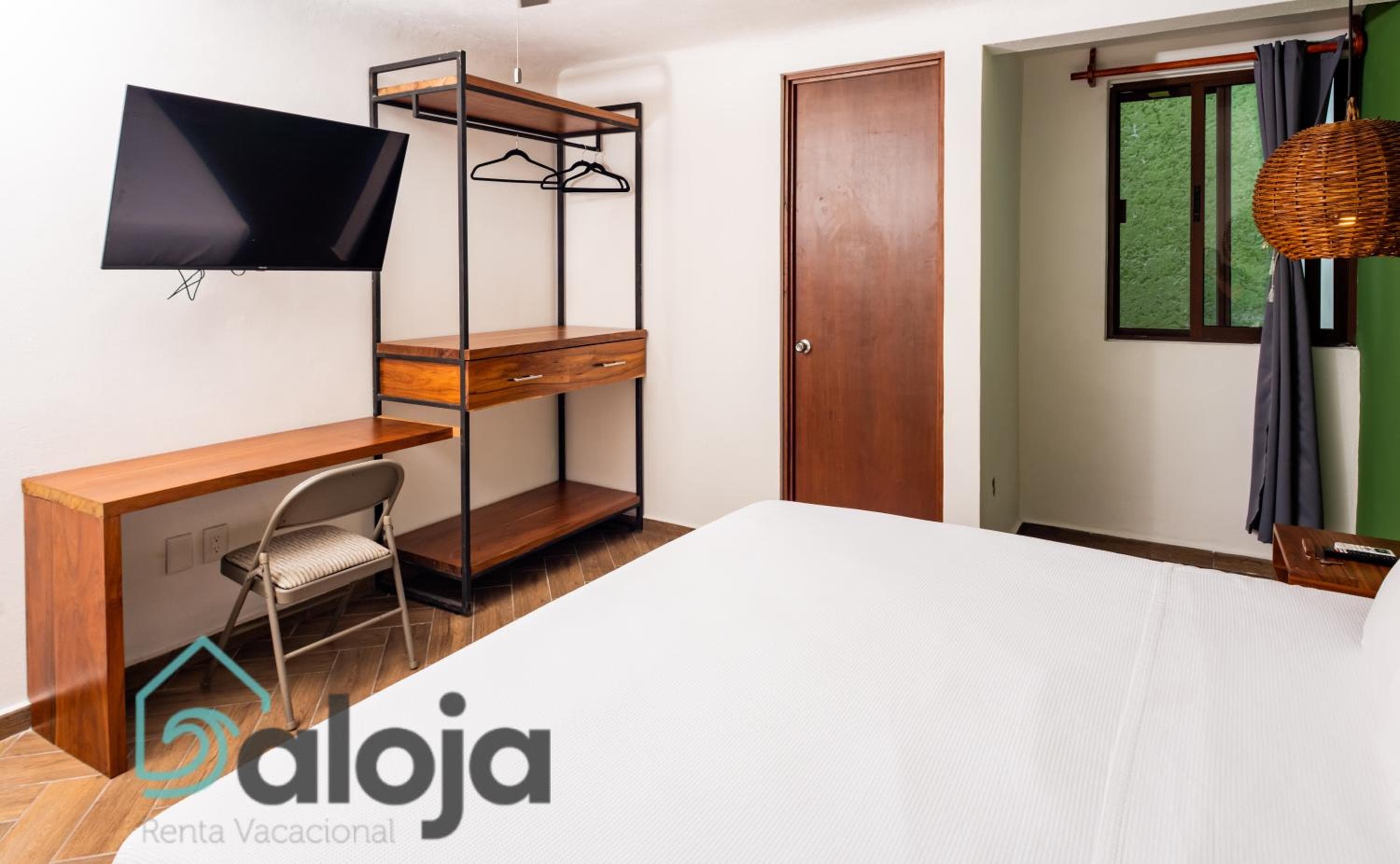 VIca Guest House Cancun - By Aloja RV — 3