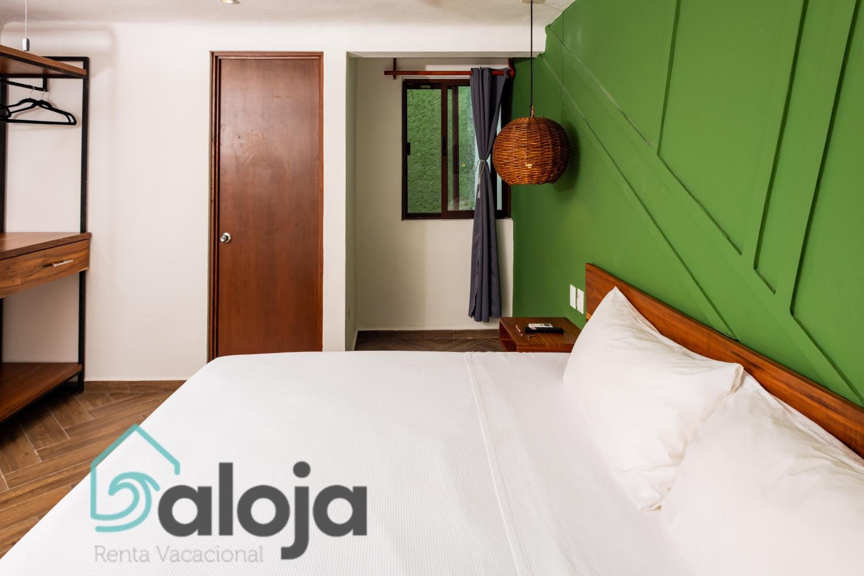 VIca Guest House Cancun - By Aloja RV — 30