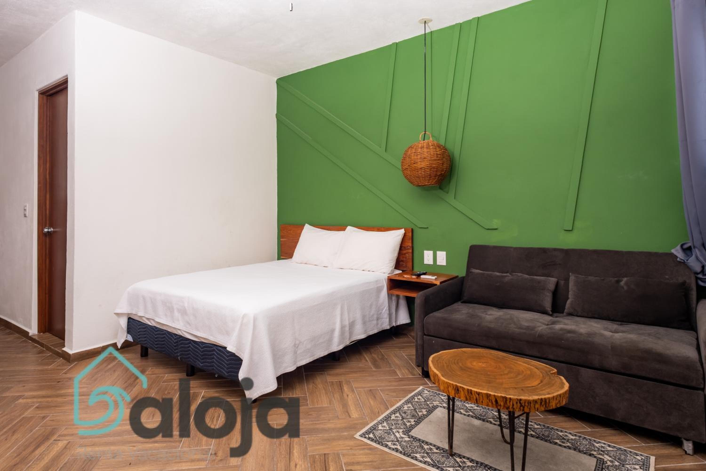 VIca Guest House Cancun - By Aloja RV — 17