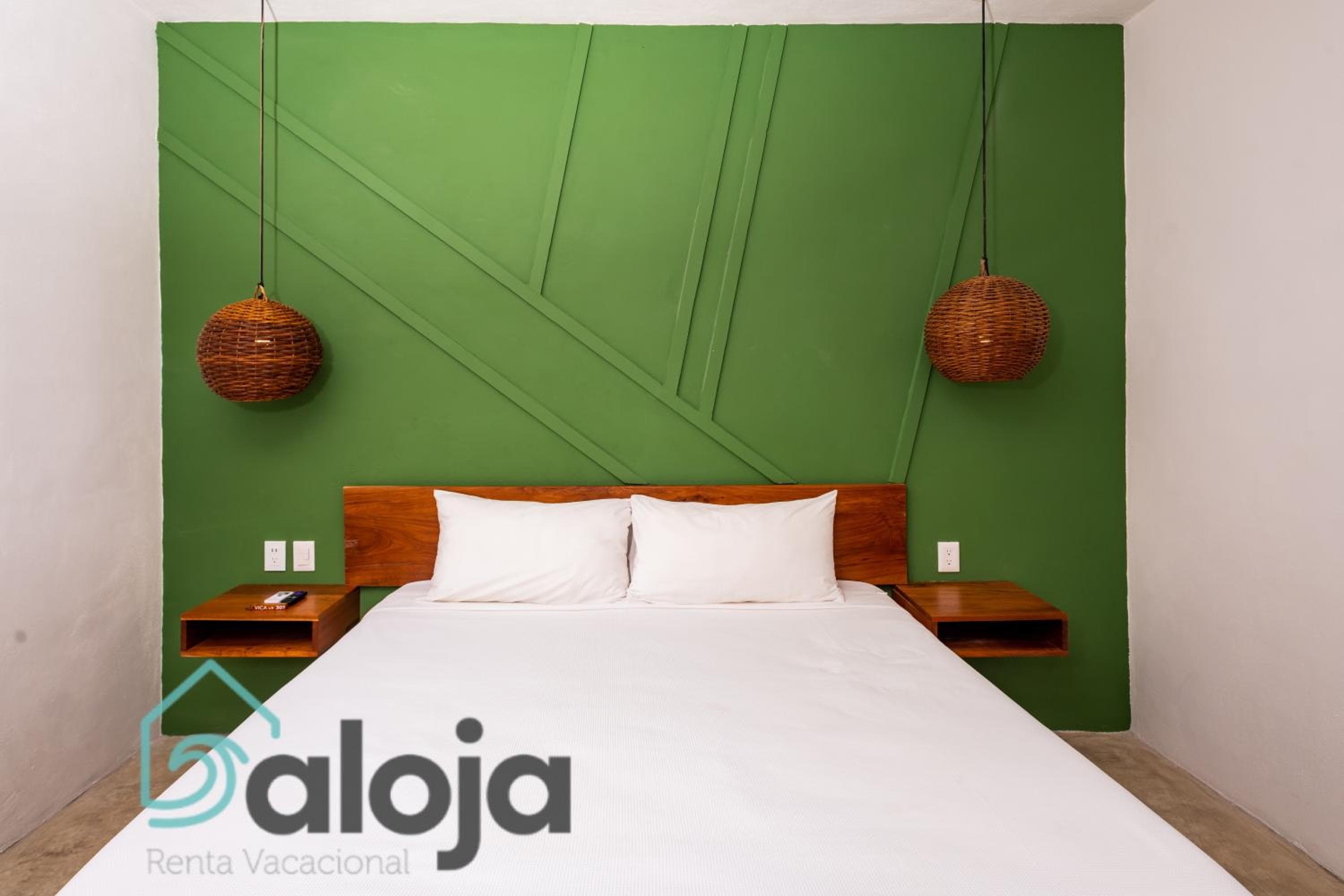 VIca Guest House Cancun - By Aloja RV — 26