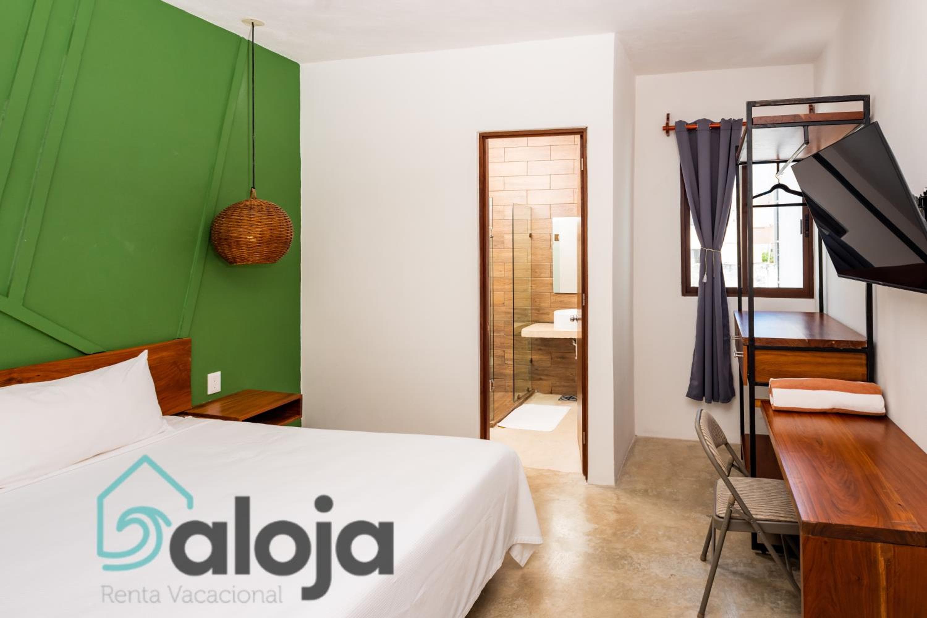 VIca Guest House Cancun - By Aloja RV — 9