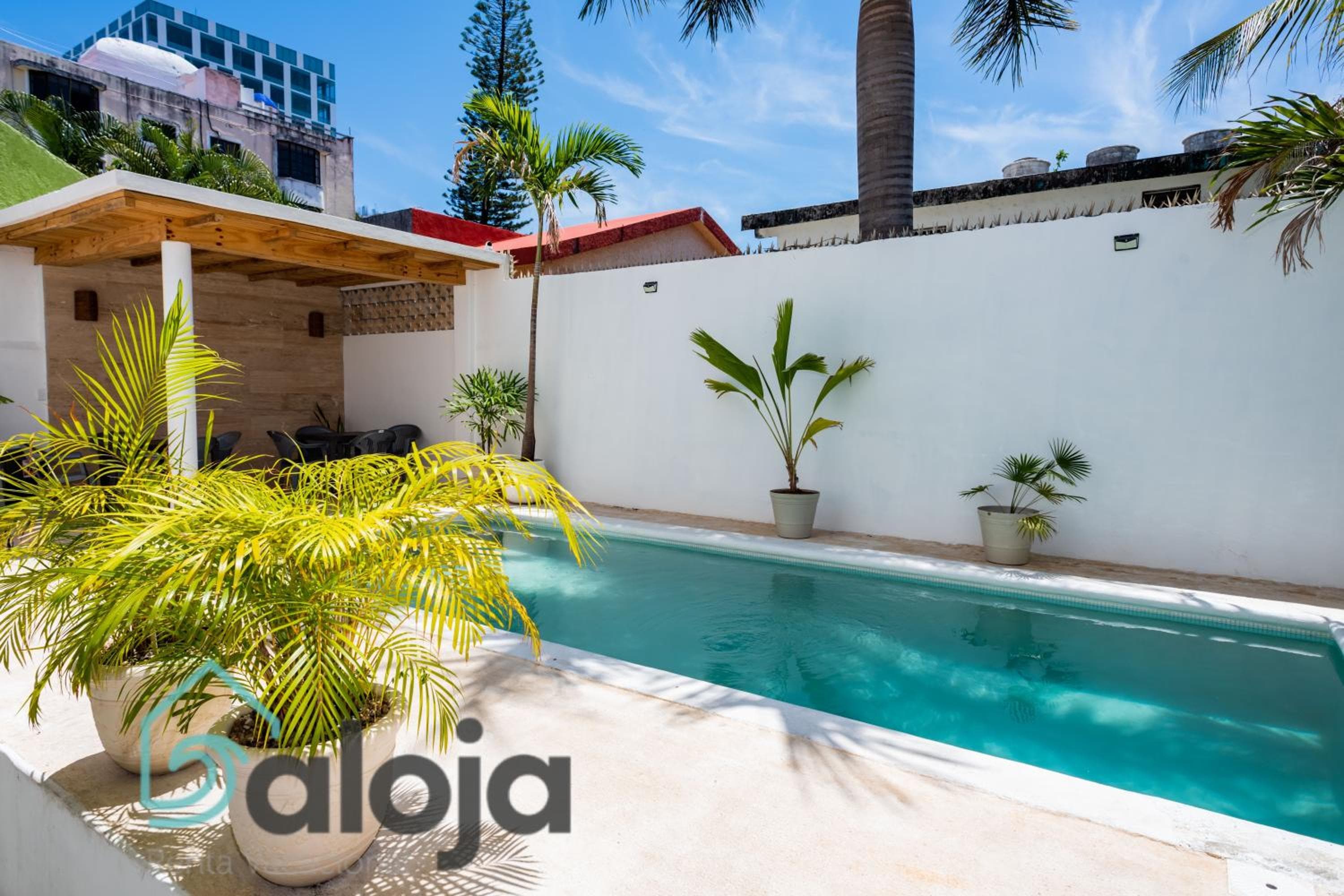 VIca Guest House Cancun - By Aloja RV — 15