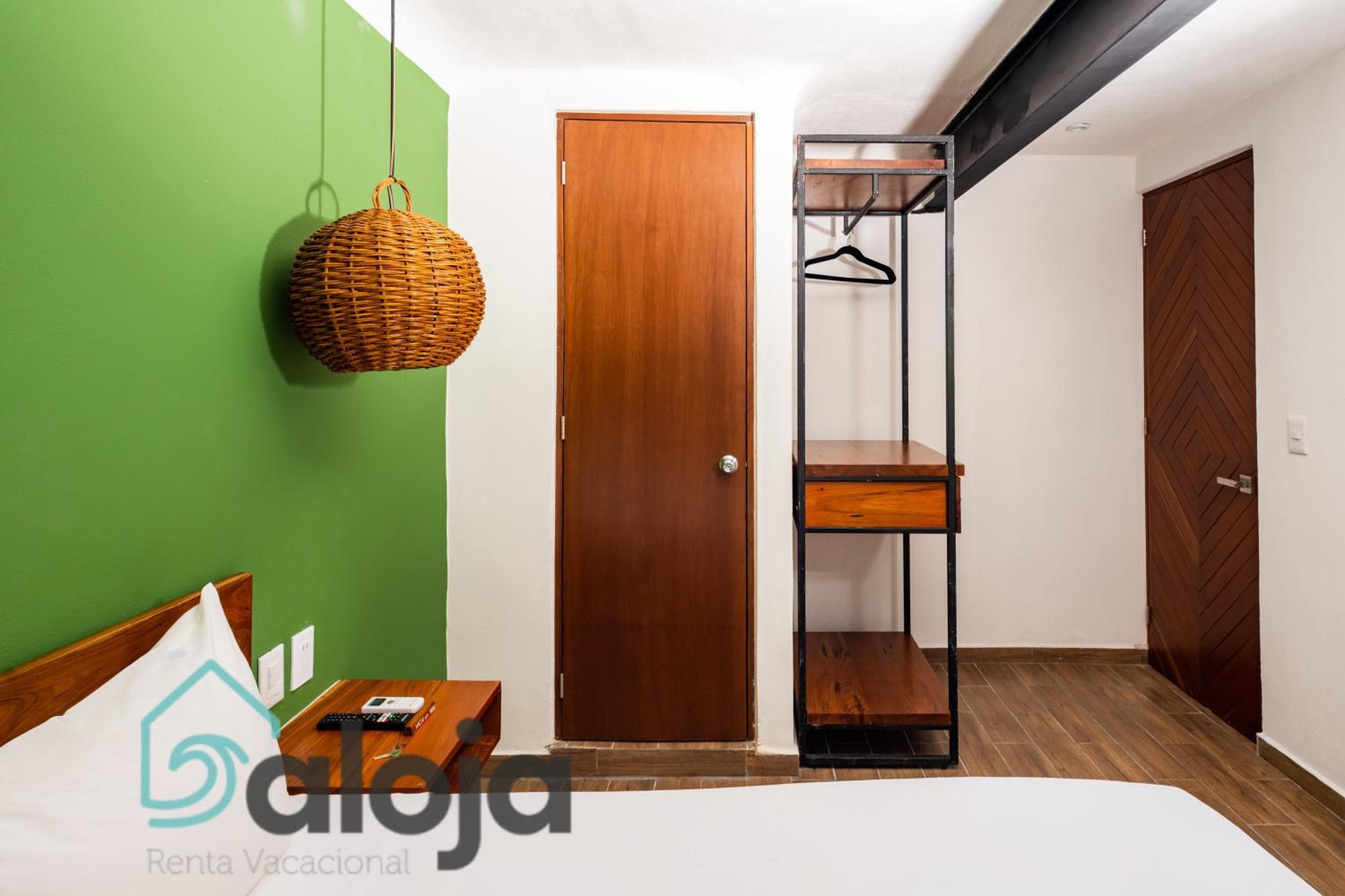 VIca Guest House Cancun - By Aloja RV — 27