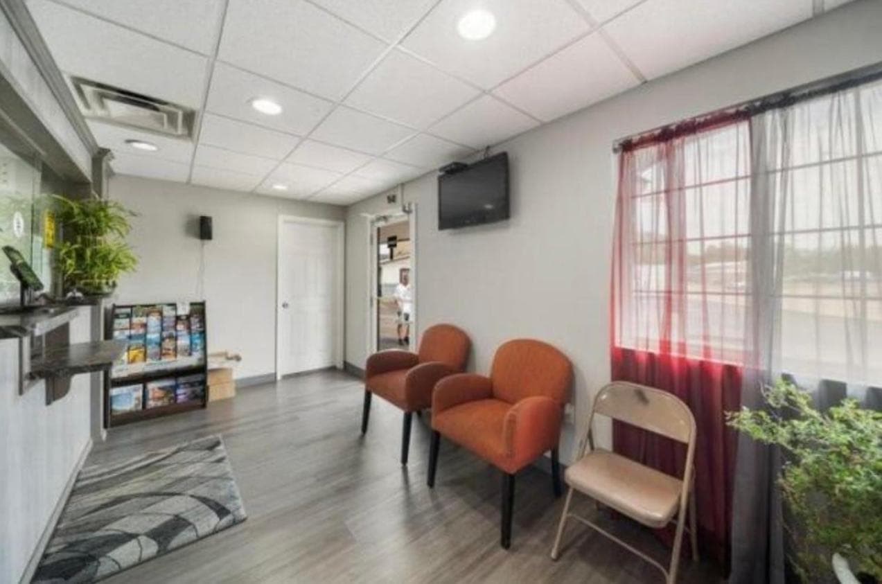 Deluxe Inn & Suites By OYO Miami OK — 10