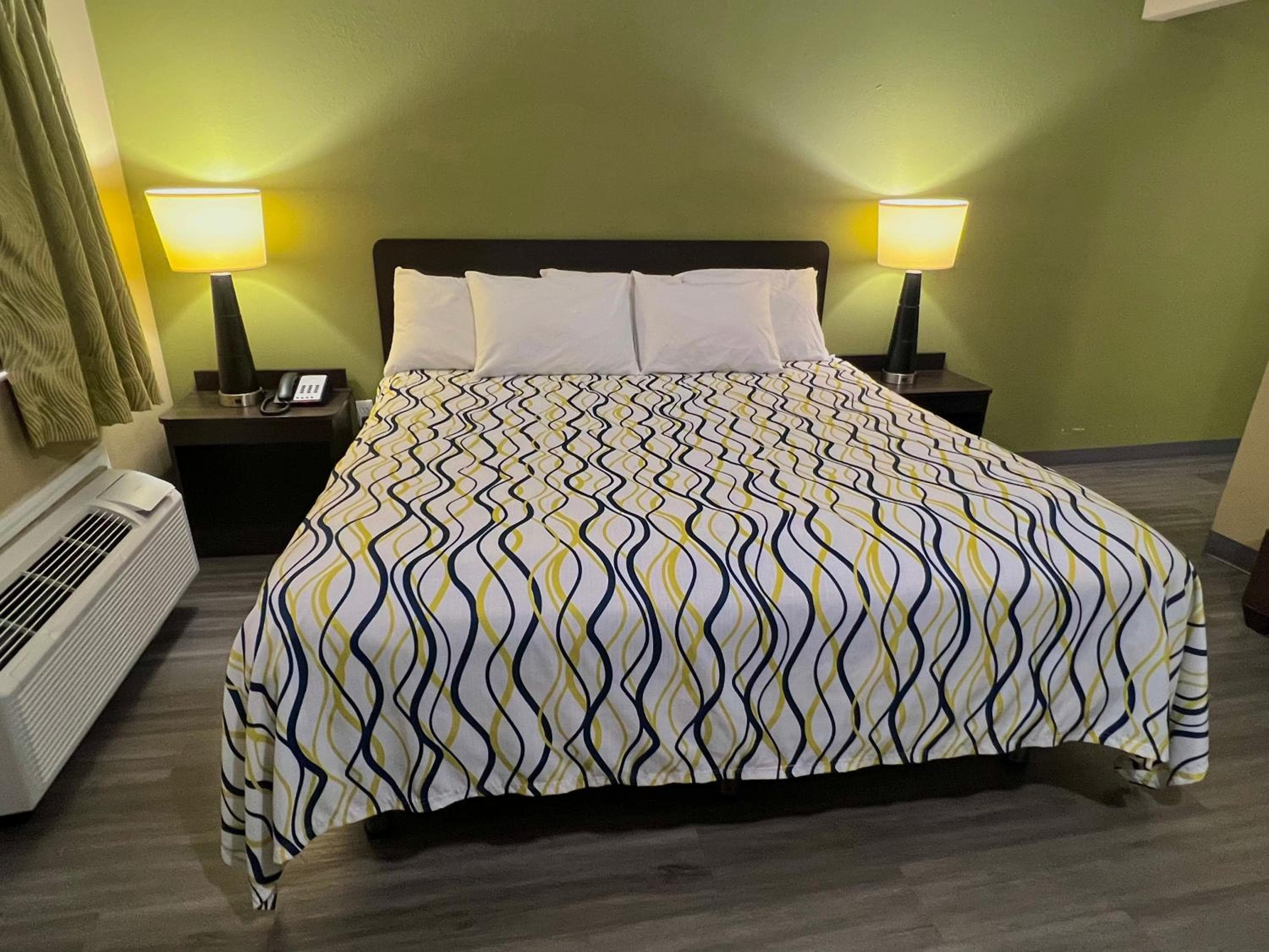 Deluxe Inn & Suites By OYO Miami OK — 9