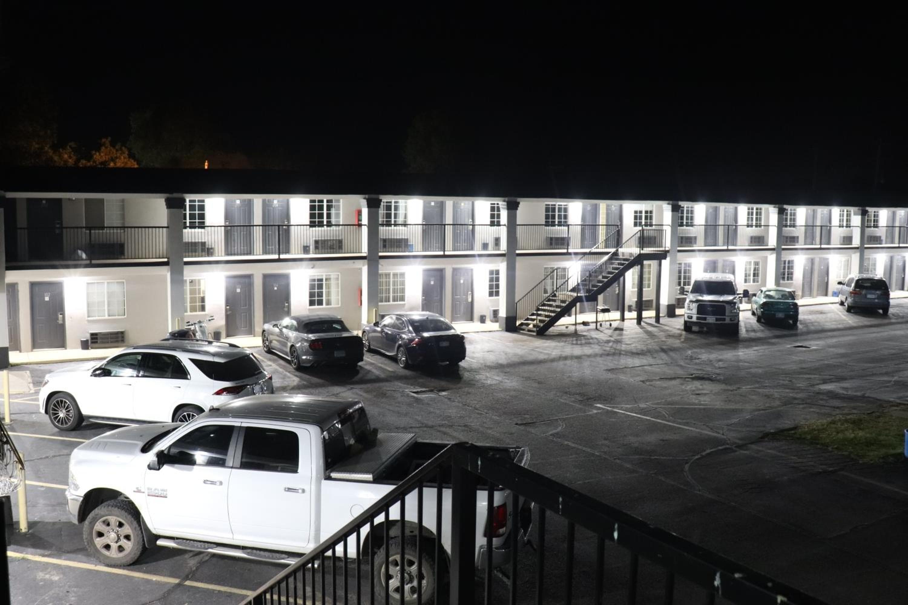 Deluxe Inn & Suites By OYO Miami OK — 1