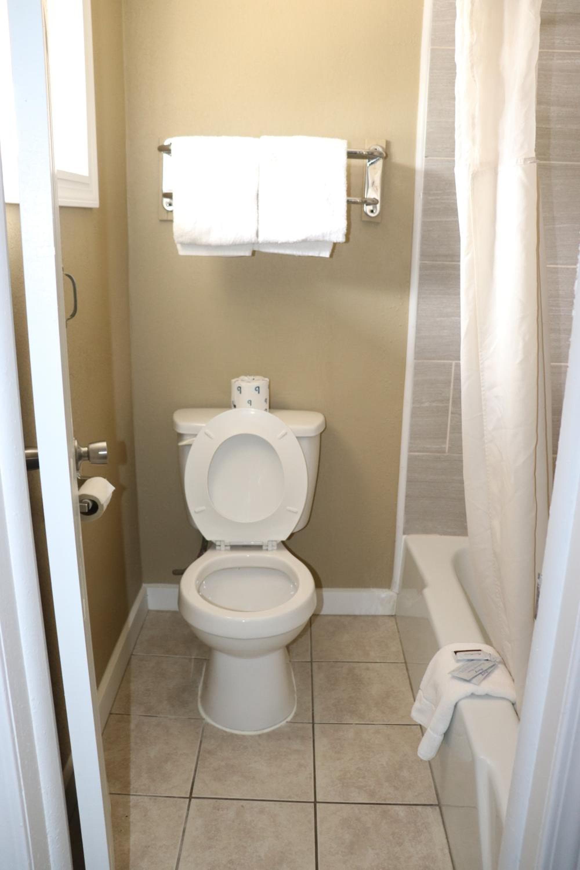 Deluxe Inn & Suites By OYO Miami OK — 15