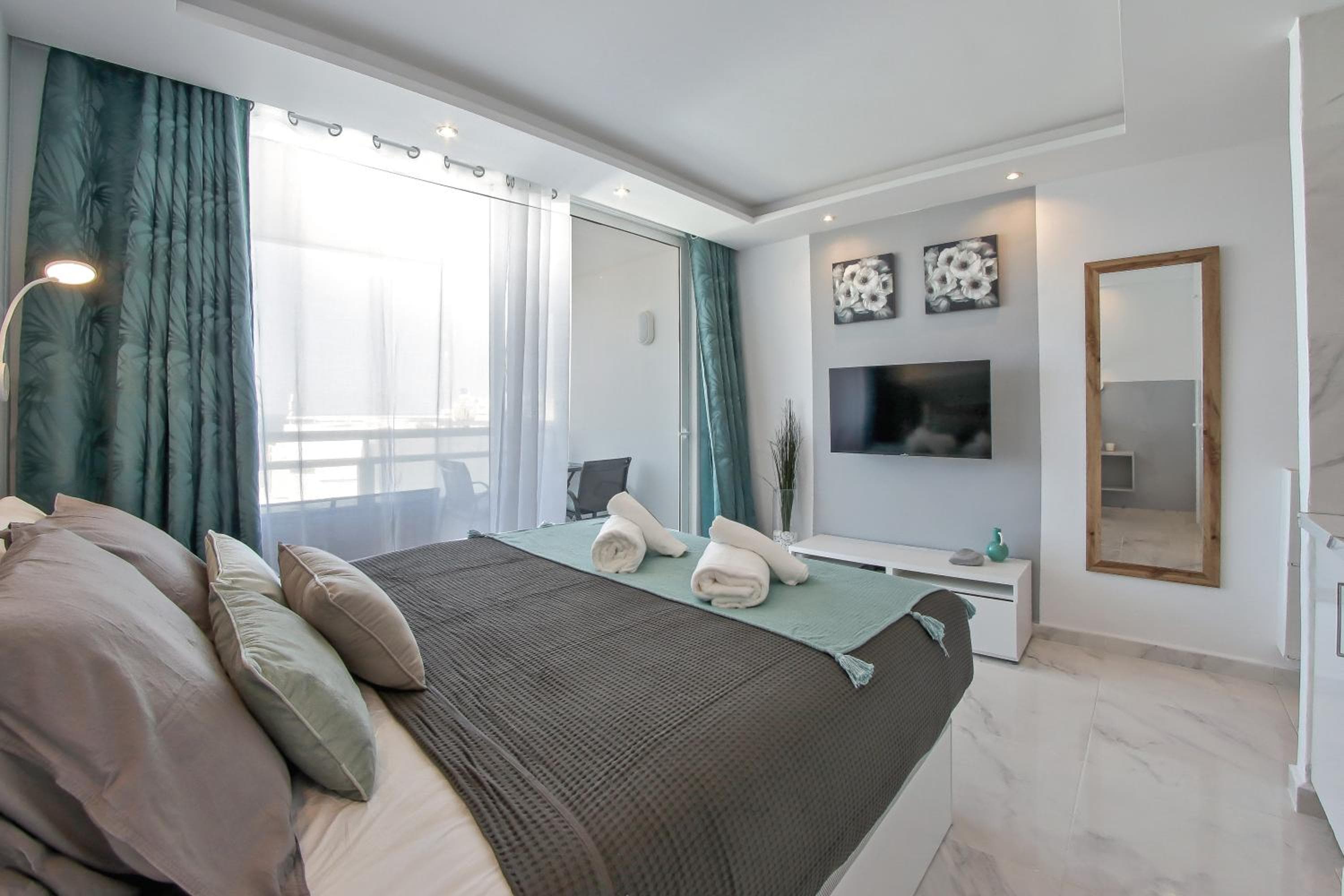 Modern Studio with a Sea View and Pool Access Ponderosa 801 — 1