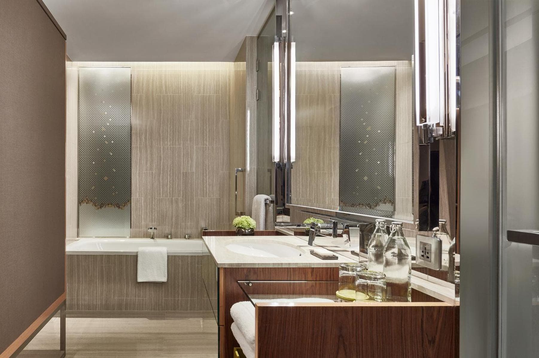 Hyatt Regency Bangkok Sukhumvit — 16