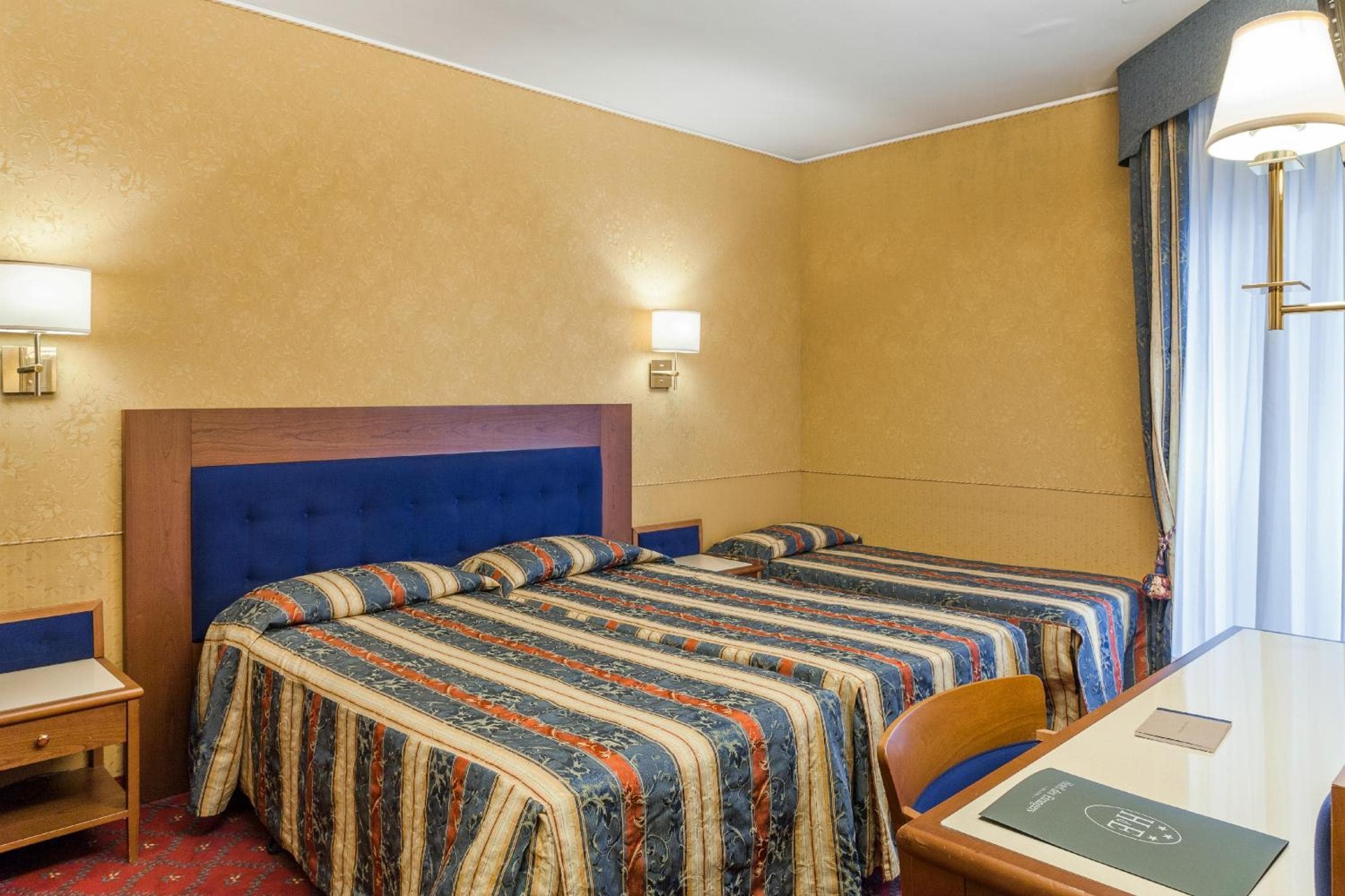 Hotel Des Etrangers — 16