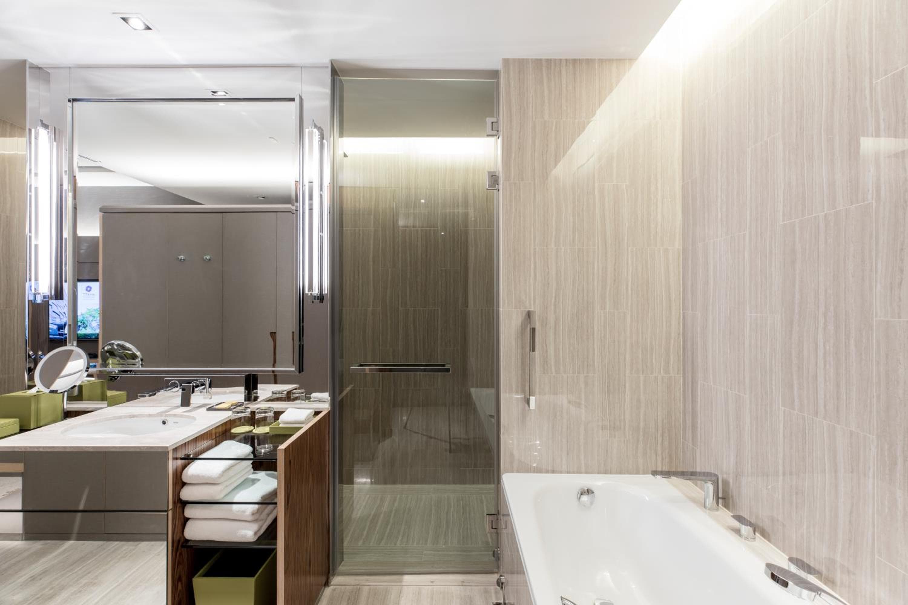 Hyatt Regency Bangkok Sukhumvit — 2