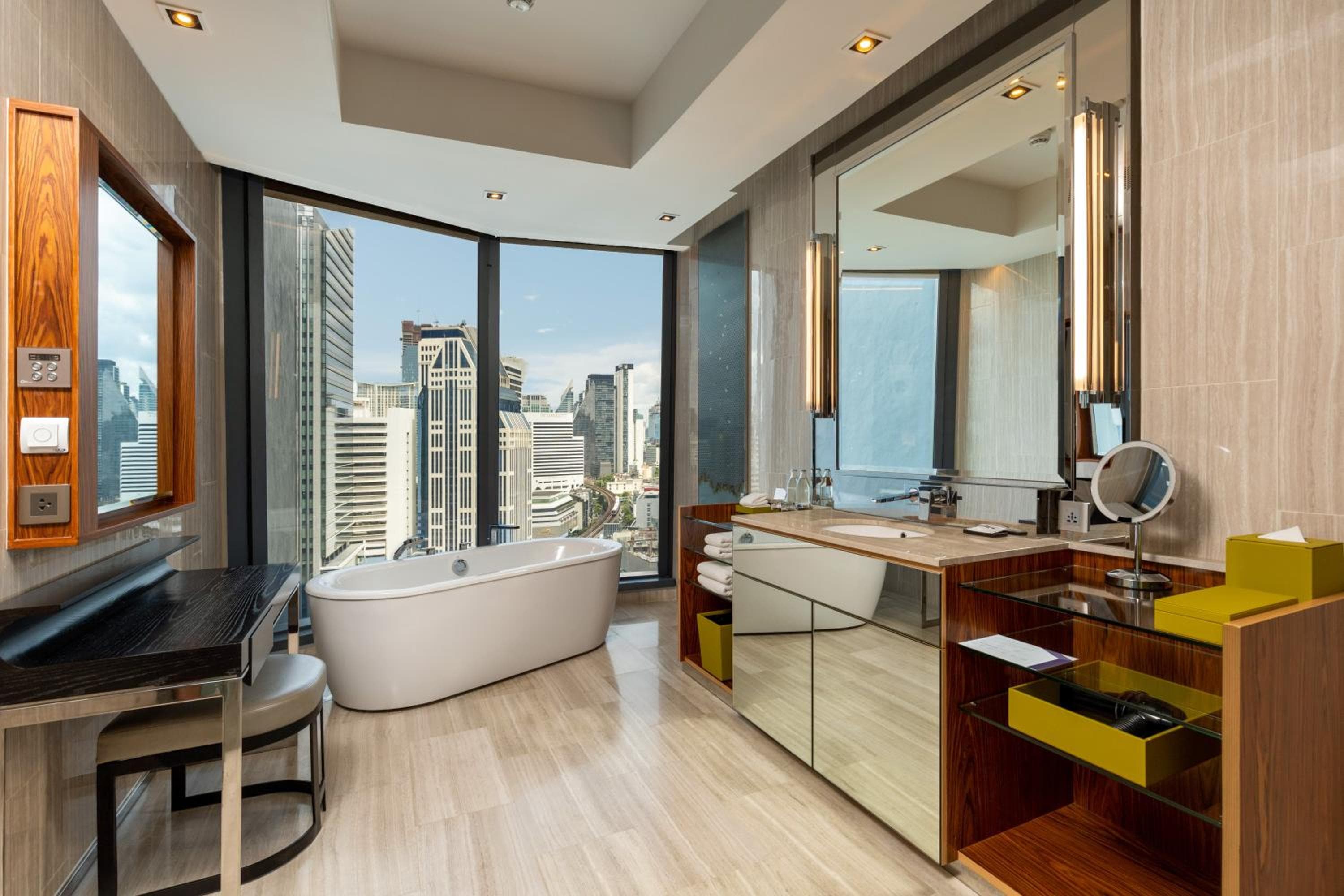 Hyatt Regency Bangkok Sukhumvit — 26