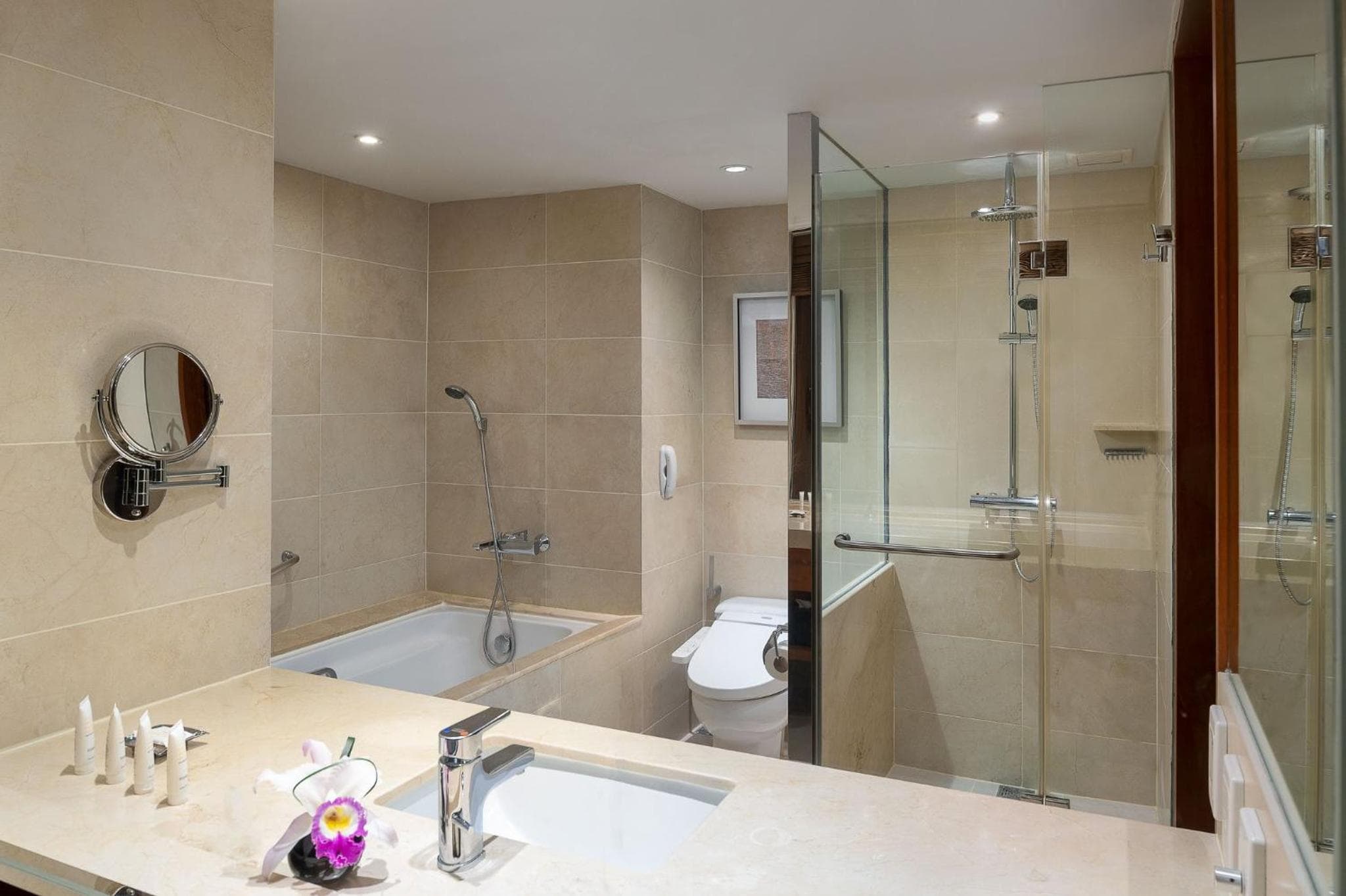 Crowne Plaza Bangkok Lumpini Park by IHG — 14