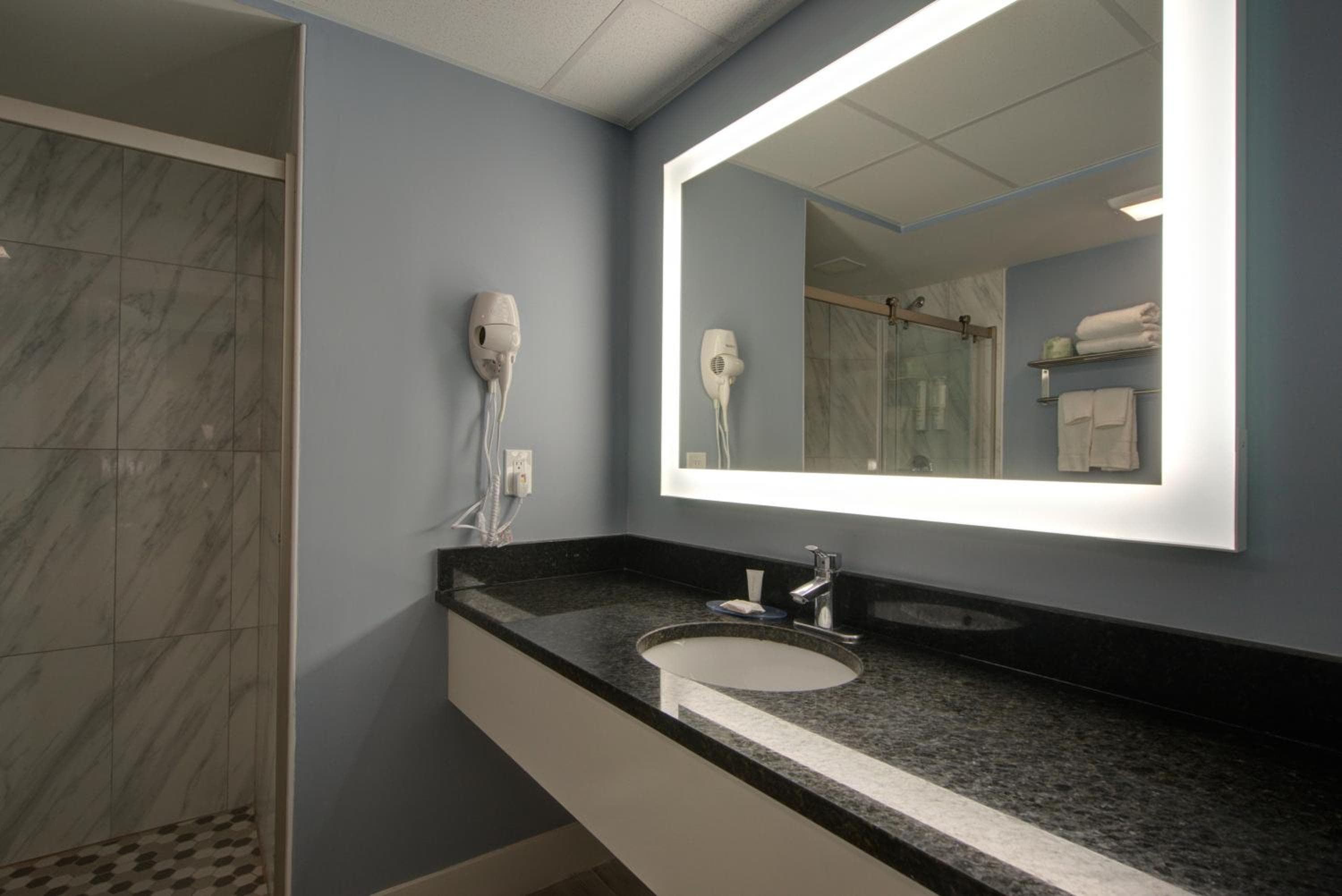 Clarion Pointe Tampa-Brandon Near Fairgrounds and Casino — 29