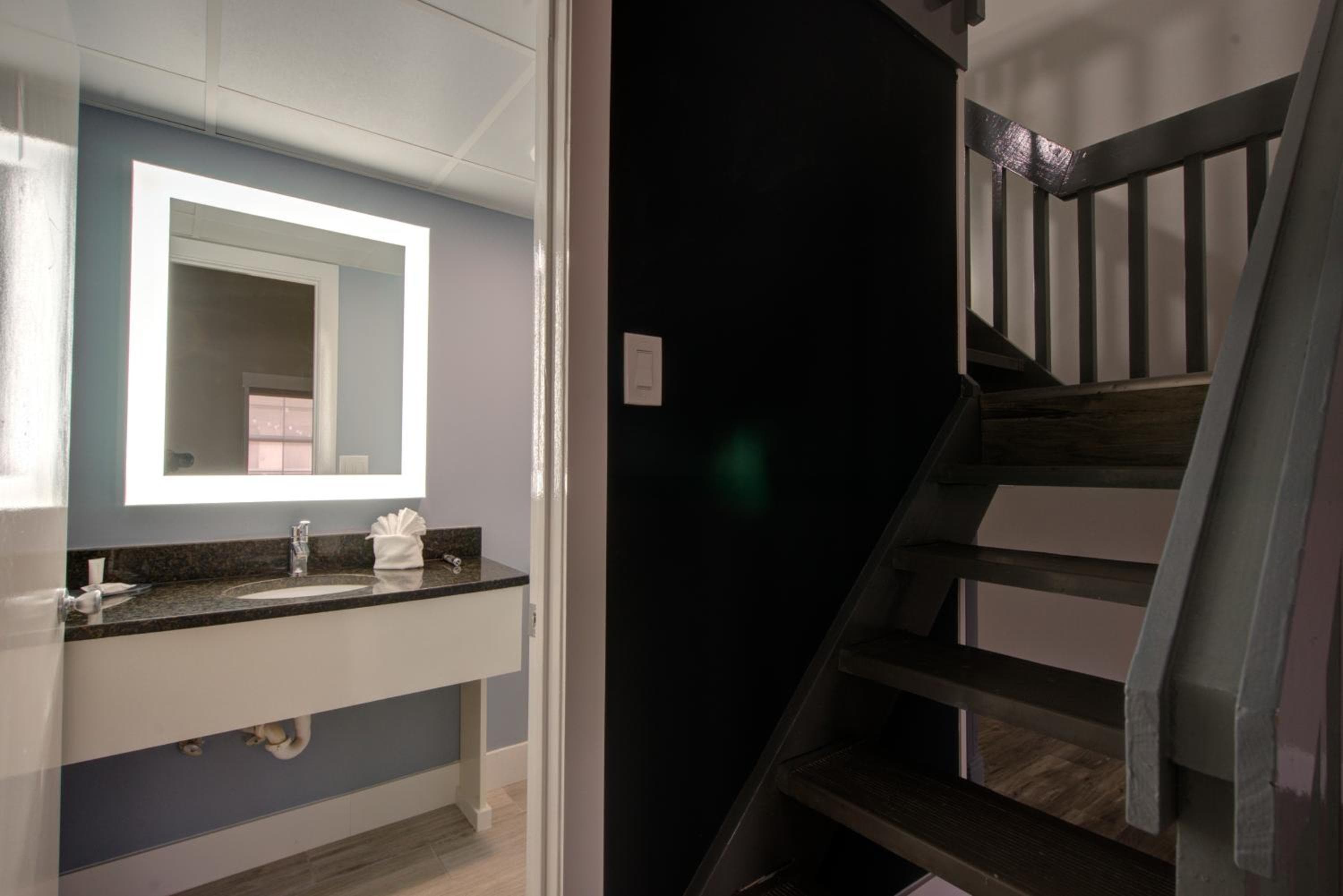 Clarion Pointe Tampa-Brandon Near Fairgrounds and Casino — 23