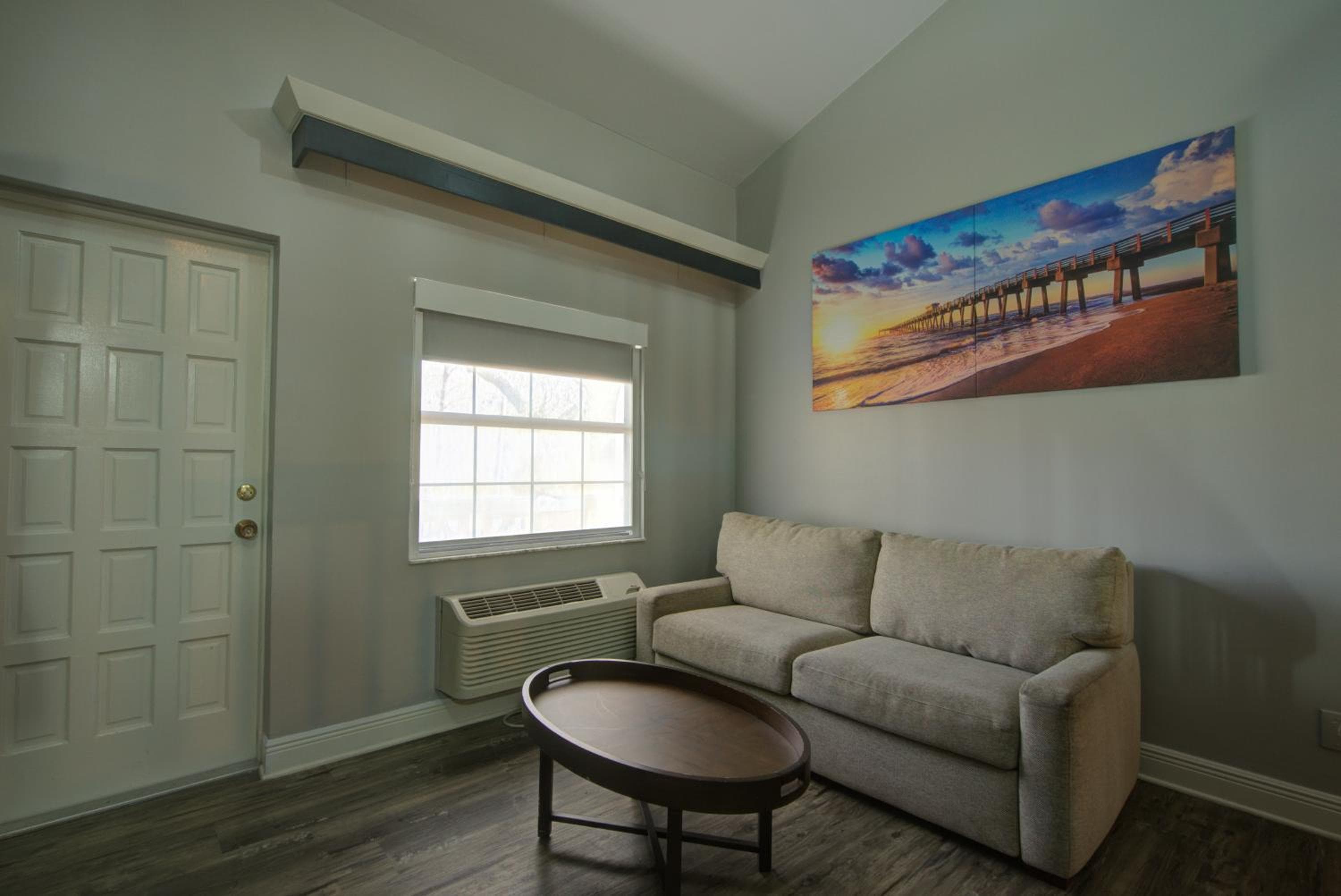 Clarion Pointe Tampa-Brandon Near Fairgrounds and Casino — 4
