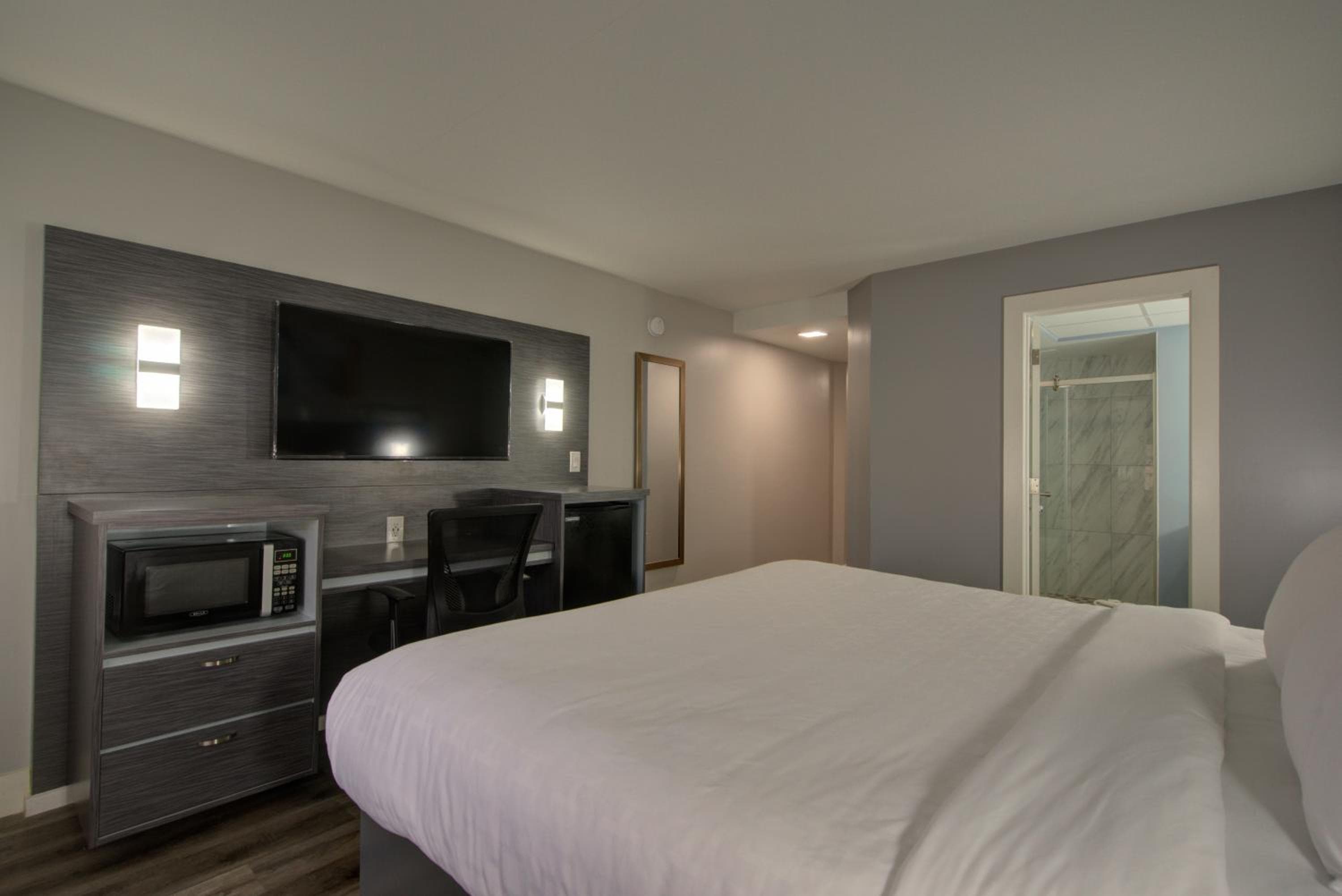 Clarion Pointe Tampa-Brandon Near Fairgrounds and Casino — 5