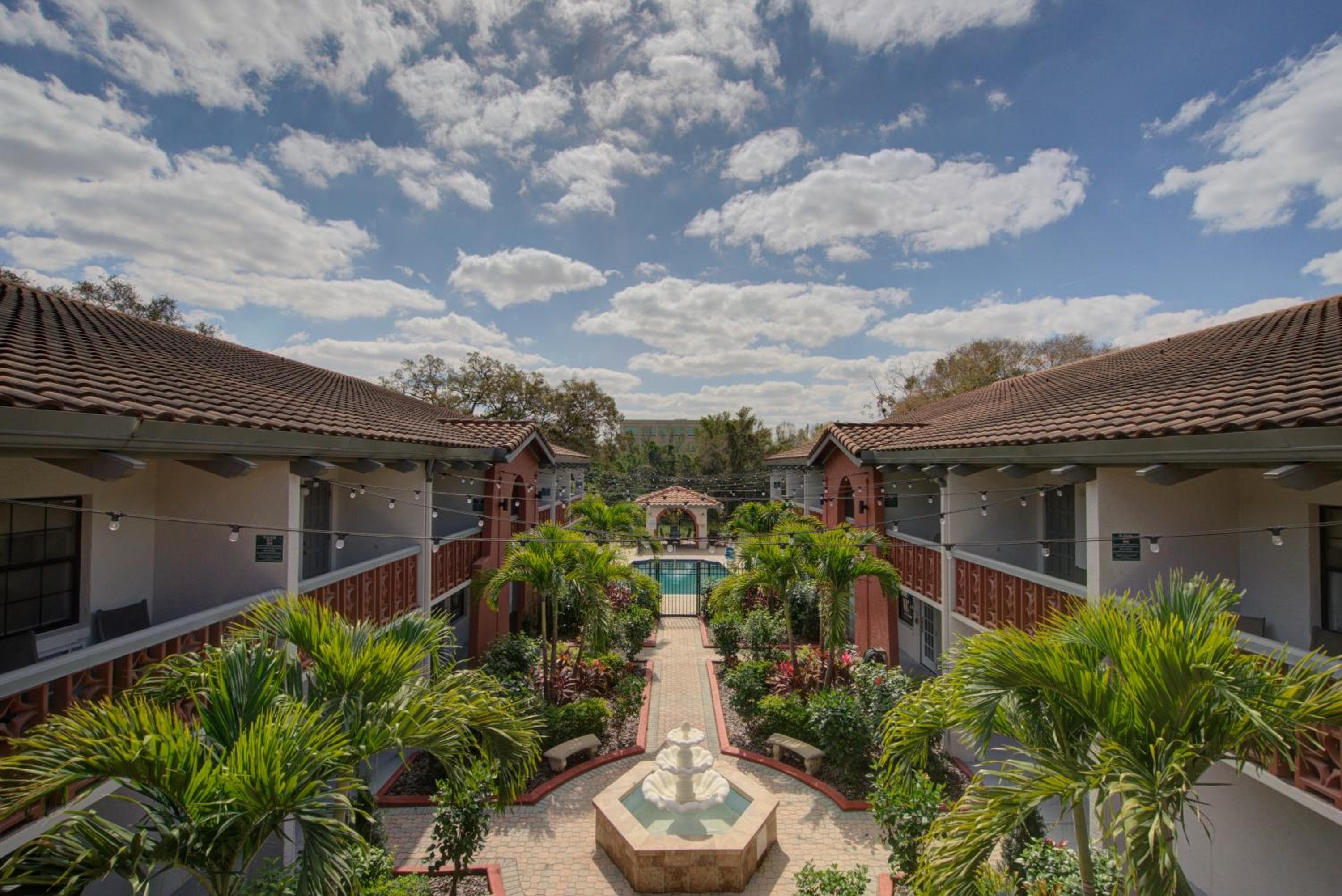 Clarion Pointe Tampa-Brandon Near Fairgrounds and Casino — 16