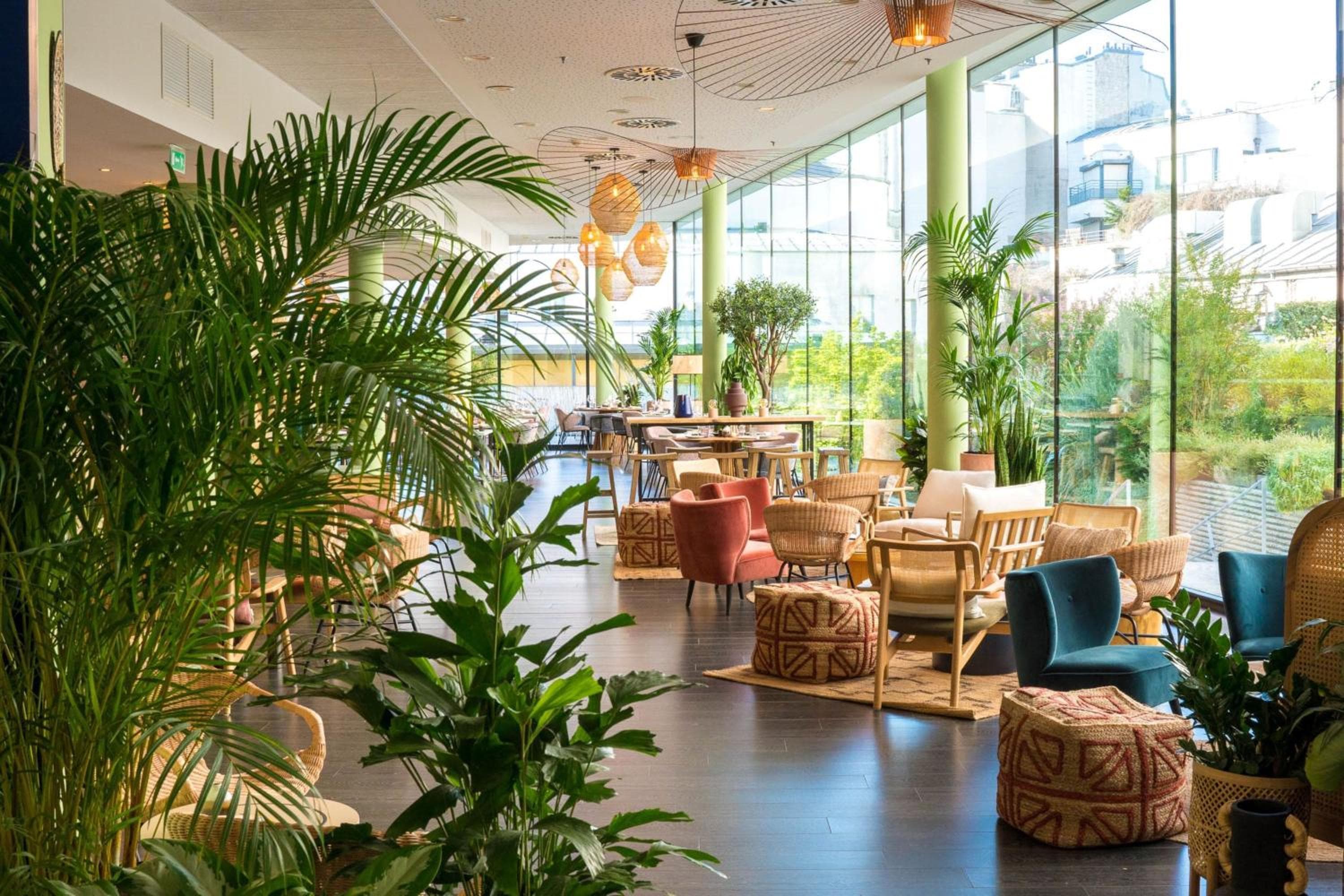 Renaissance Paris Arc de Triomphe Hotel — 11